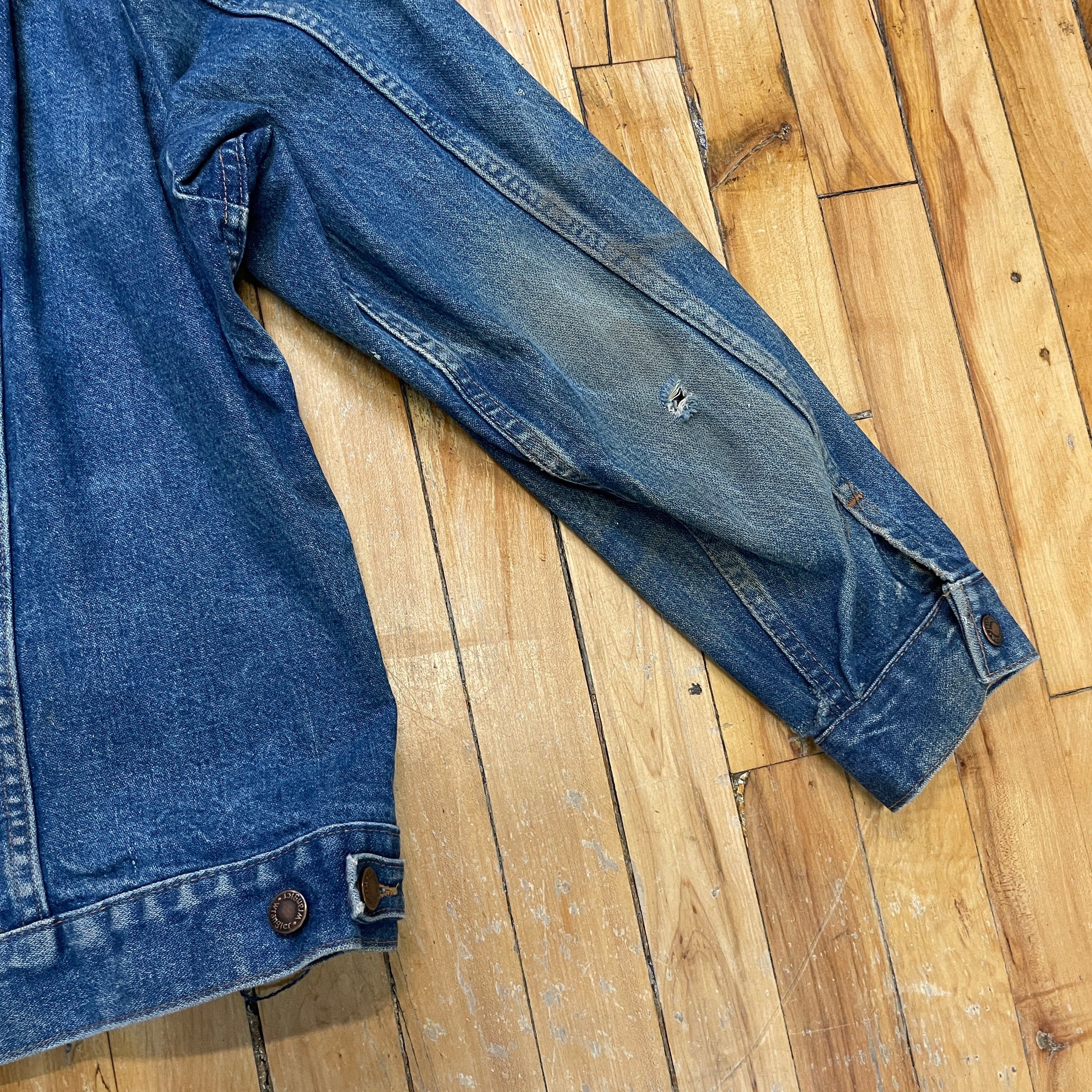 Wrangler Fabulously Thrashed Vintage Wrangler Denim Trucker Jacket Made in USA Size L Size US L / EU 52-54 / 3 - 6 Thumbnail