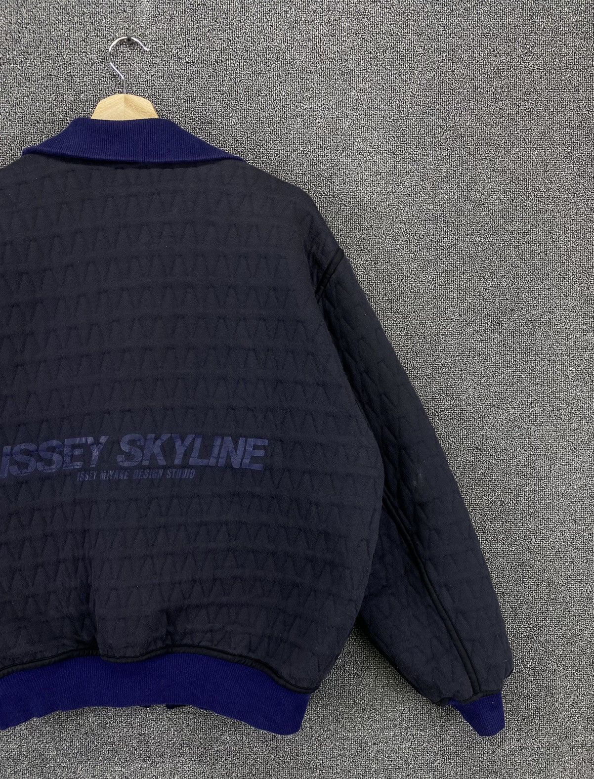 Issey Miyake × Vintage Vintage 80s Issey Miyake Skyline Reversible Bomber Jacket Size US L / EU 52-54 / 3 - 3 Thumbnail