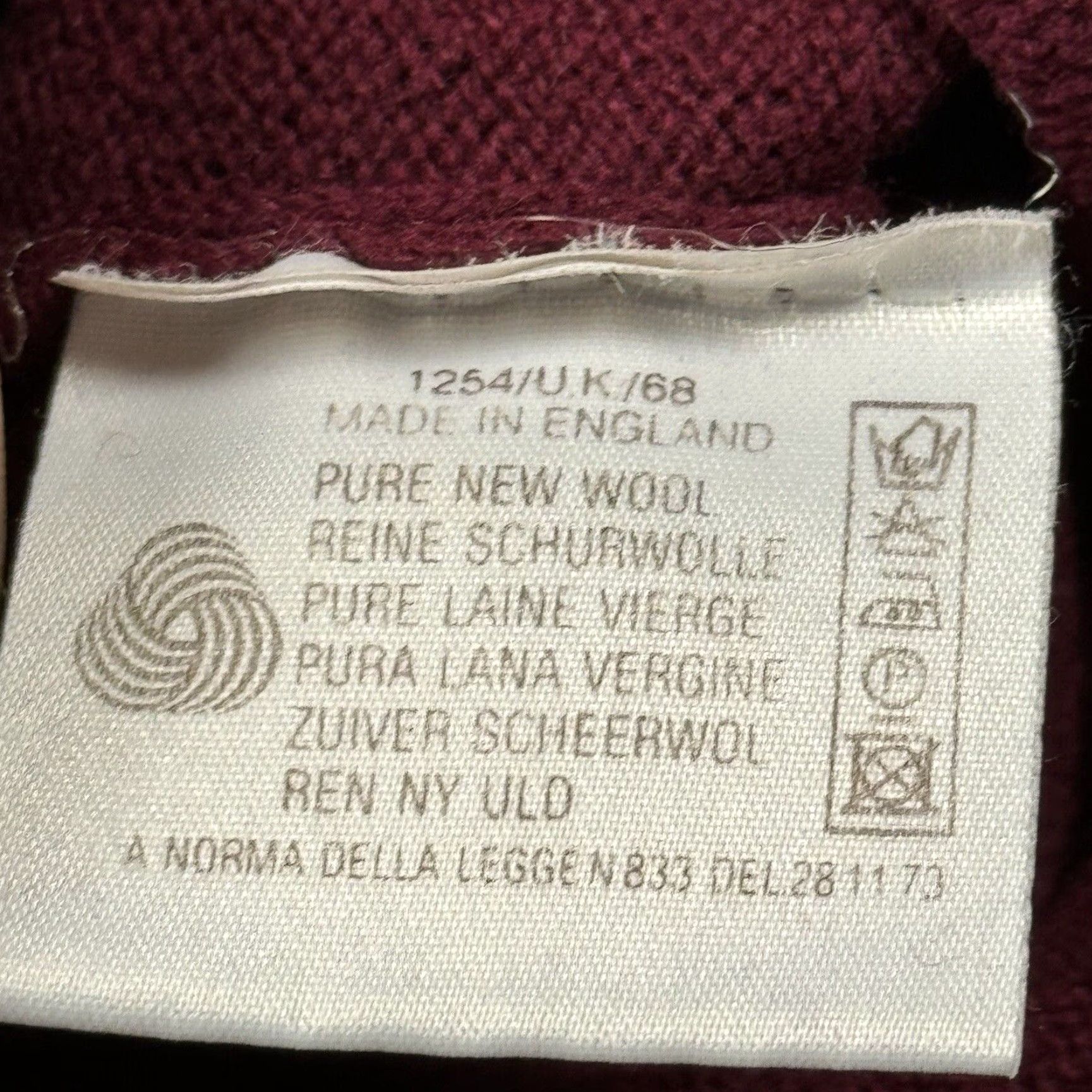 Vintage VINTAGE Smith's Bermuda England V-Neck Pullover Sweater Mens 44 Maroon Wool Regular Ivy Prep 80s Preppy Capstone Mens Size US XXL / EU 58 / 5 - 7 Thumbnail
