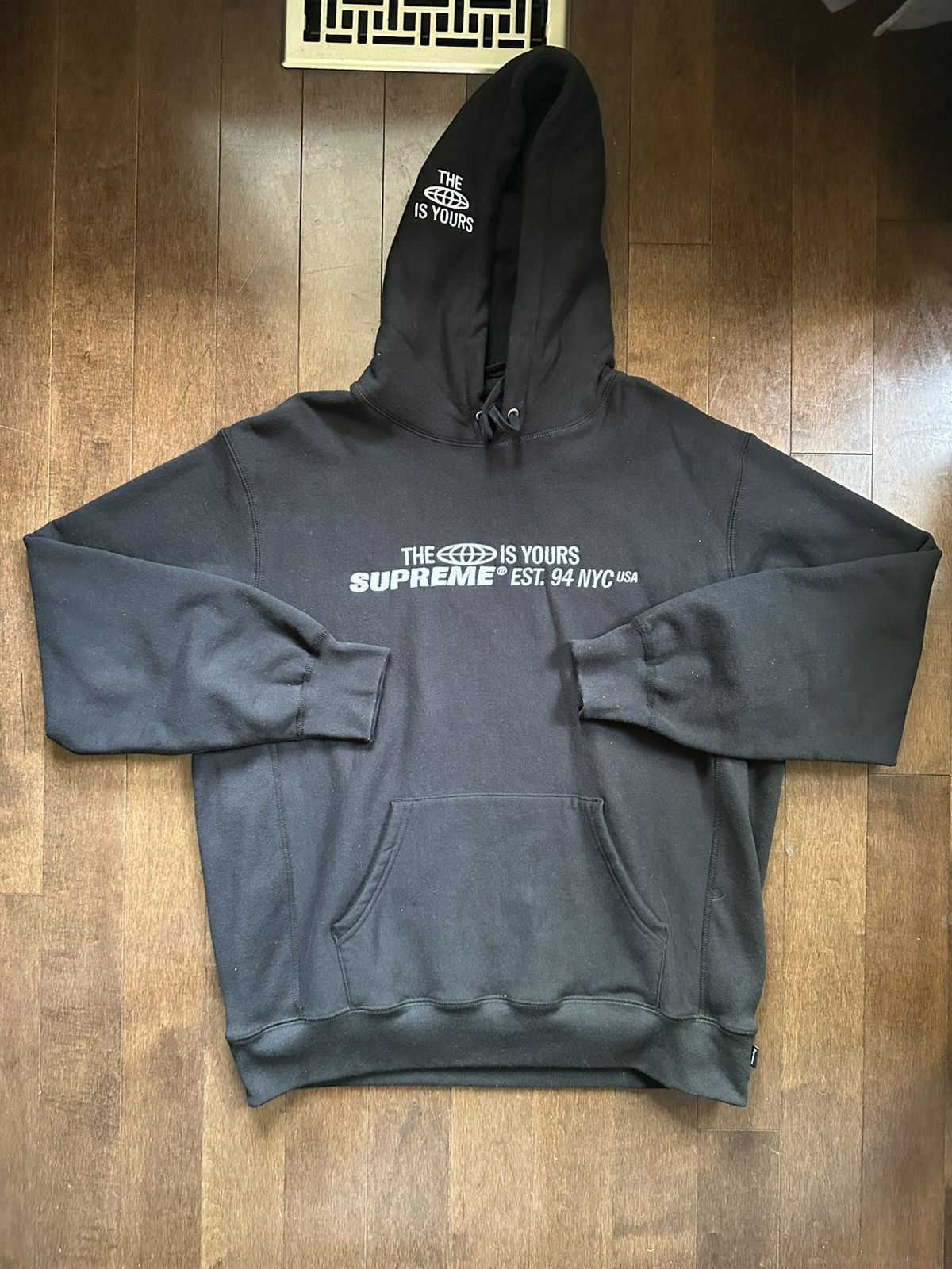 パーカー・フーディ Supreme World Is Yours Hooded Sweatshirt SS 21 WEEK 16 Supreme World Is Yours Hooded Sweatshirt (SS21) - $158