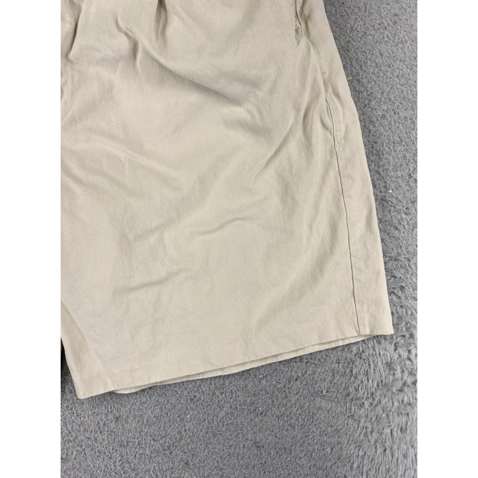 Tommy Bahama Tommy Bahama Shorts Men Bermuda 38 Beige Pleated Silk Blend Golf 38x9 Cargo Pockets Vintage No Size US 38 / EU 54 - 2 Thumbnail