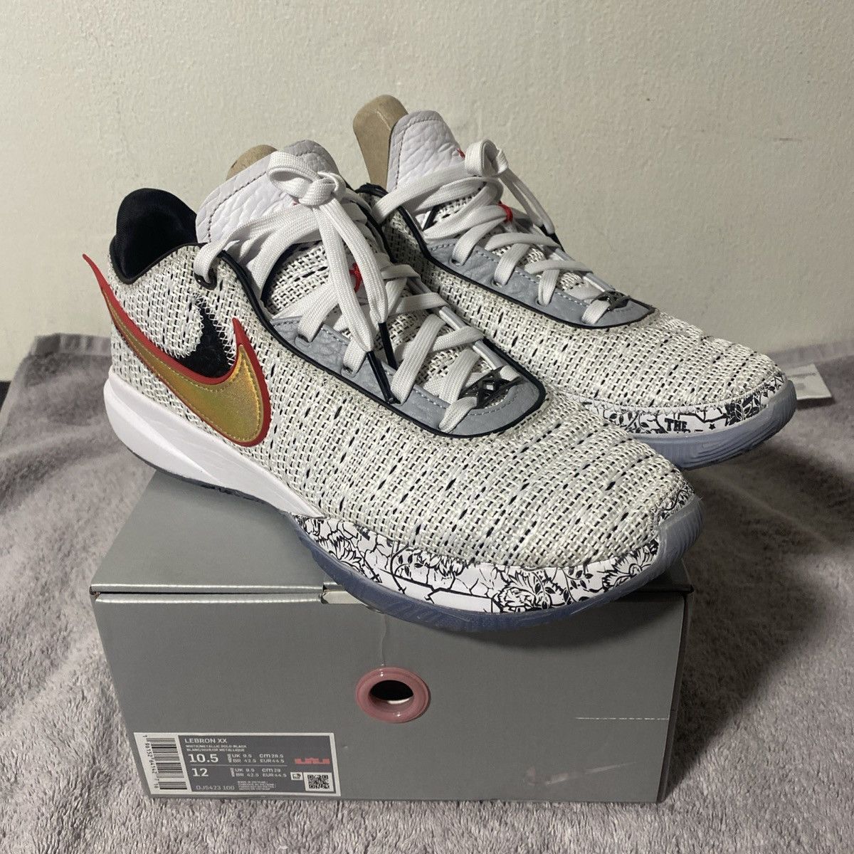 Nike Nike LeBron 20 “The Debut” DJ5423-100 Size US 10.5 / EU 43-44 - 1 Thumbnail