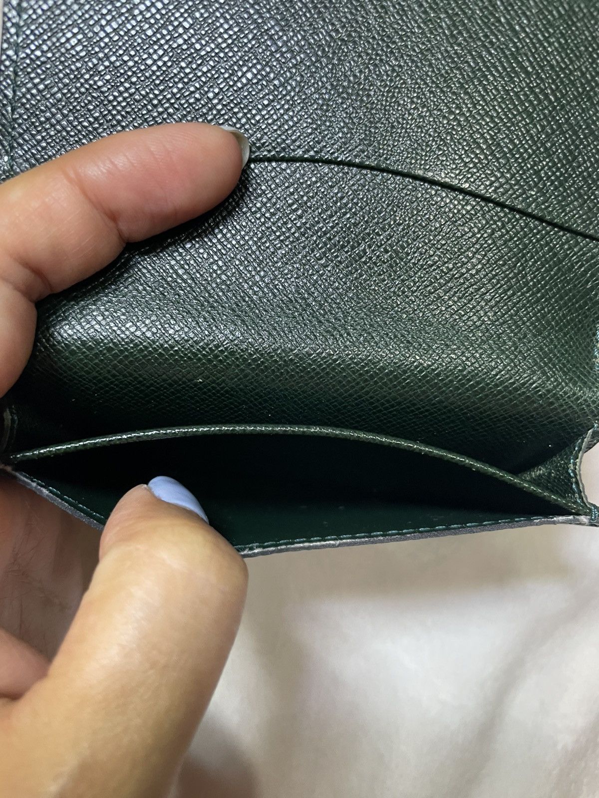 Louis Vuitton Louis Vuitton taiga green card case Size ONE SIZE - 8 Thumbnail