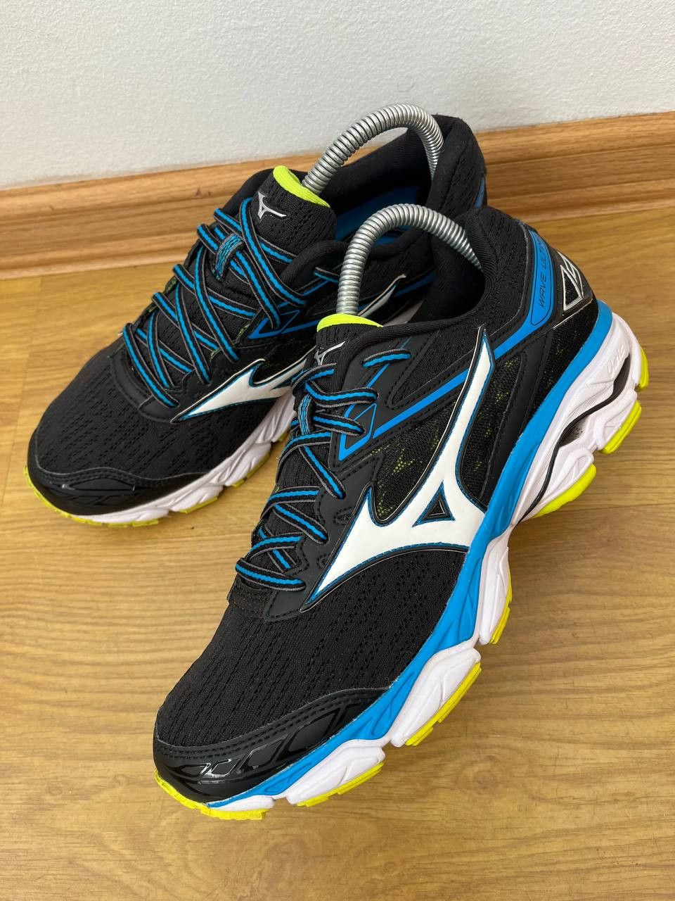Mizuno Mizuno Wave Ultima 9 Size US 7 / IT 37 - 2 Thumbnail
