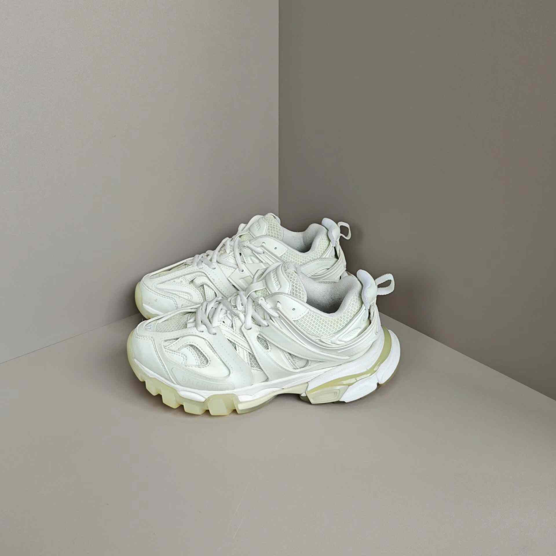 Balenciaga Balenciaga Glow Lowtop Sneakers us_7 Women Size US 7 / IT 37 - 1 Thumbnail