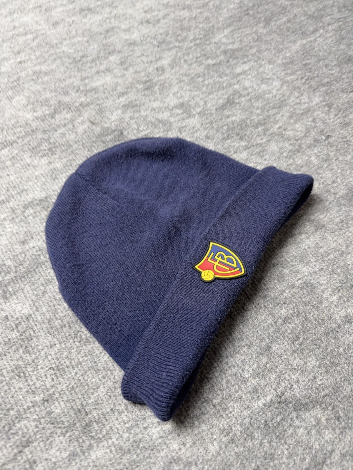 Vintage 00s Retro FC Basel Logo Beanie Faded Navy Knit Football Hat Size ONE SIZE - 1 Thumbnail
