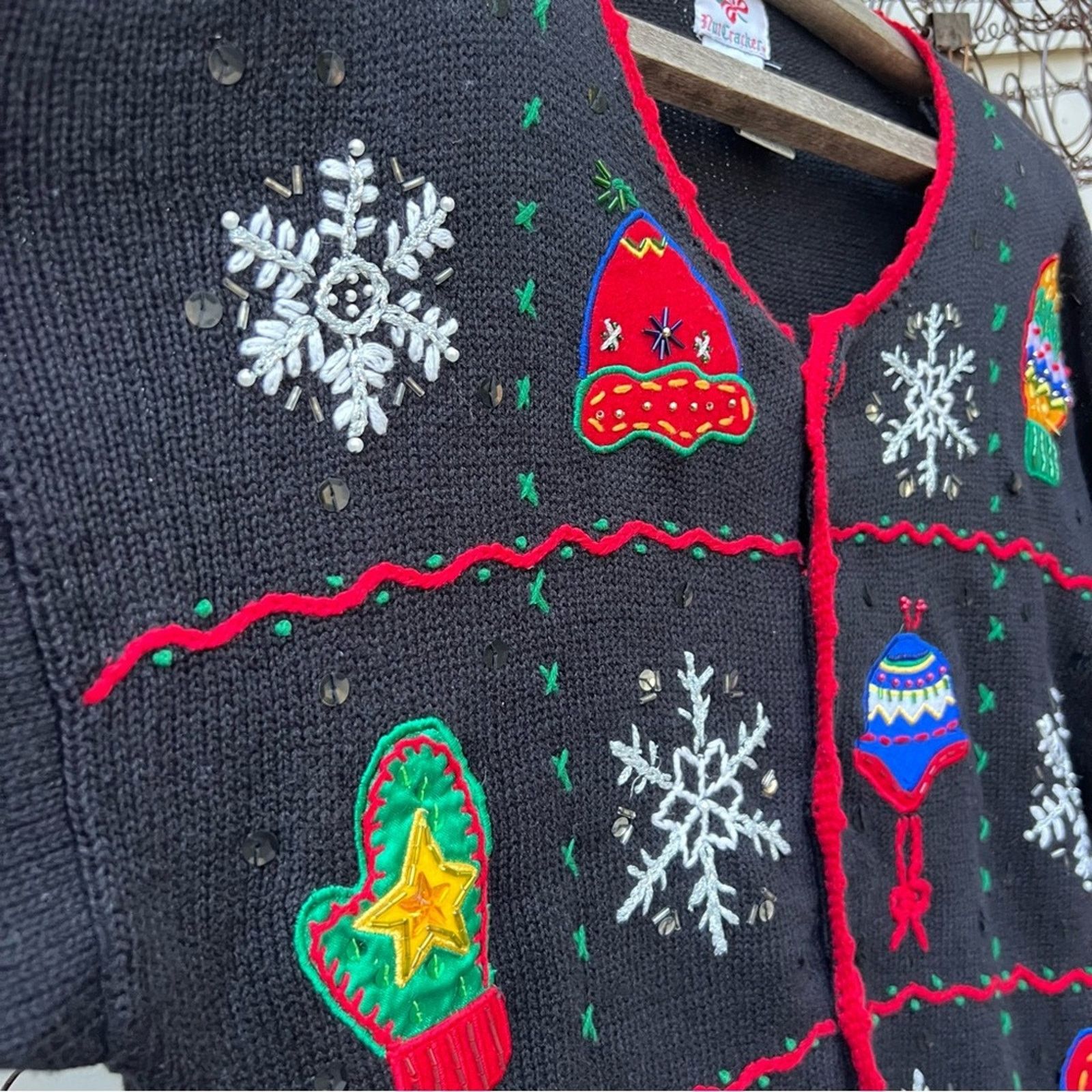Vintage 90s Ugly Christmas Embroidery Patch Sampler Cardigan Sweater Size L / US 10 / IT 46 - 3 Thumbnail