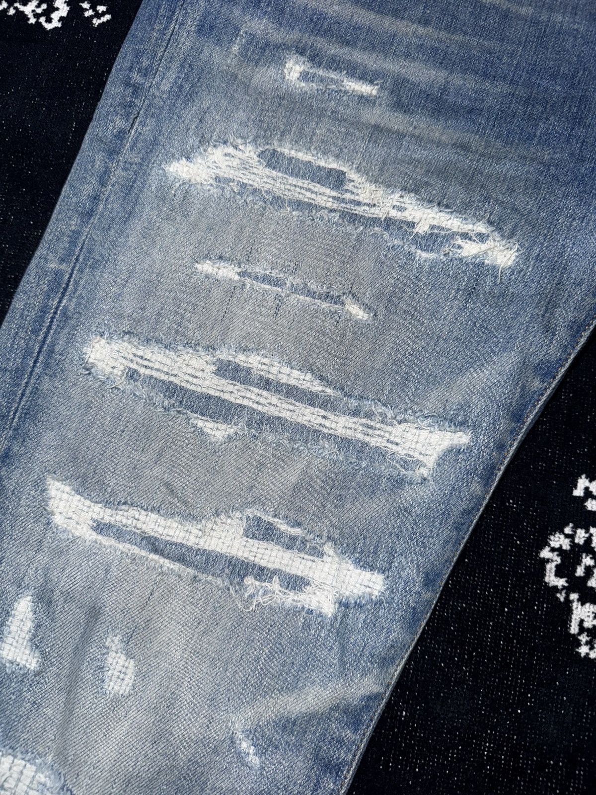 Amiri AMIRI BLUE DISTRESSED TRASHED JEANS Size US 31 - 6 Thumbnail