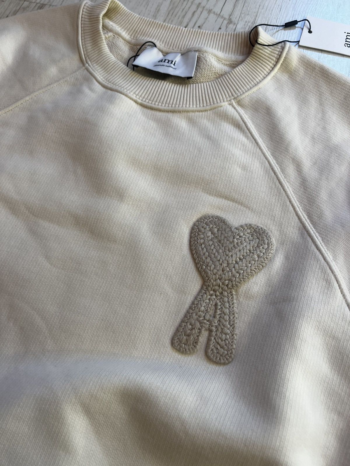 AMI AMI Paris Ami de Coeur Patch Sweatshirt Beige Size M Size US M / EU 48-50 / 2 - 7 Thumbnail