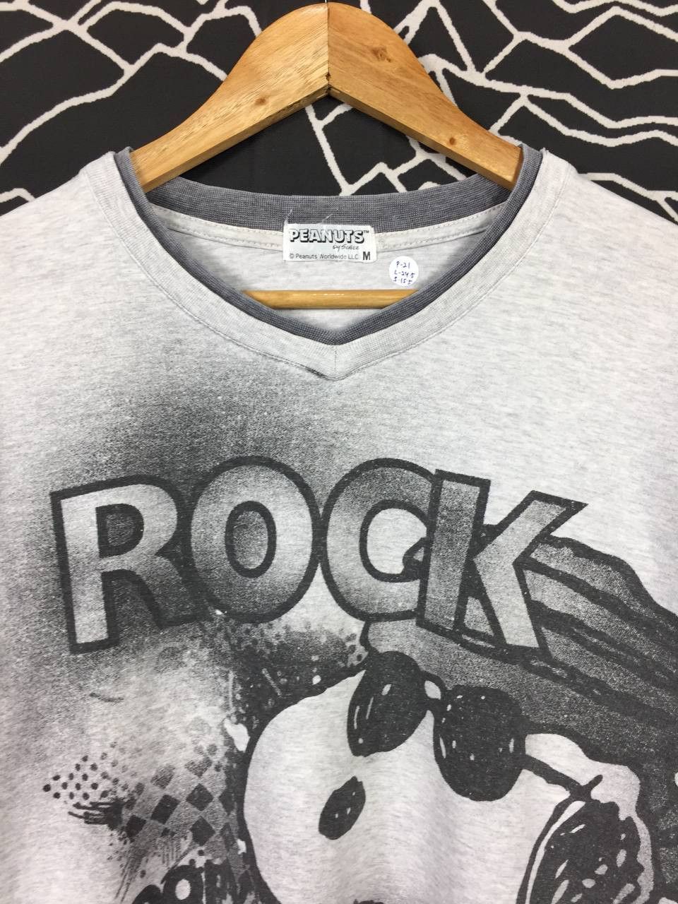 Cartoon Network Vtg Peanuts Worldwide Snoopy & Woodstock Rock Tee Size US M / EU 48-50 / 2 - 3 Thumbnail