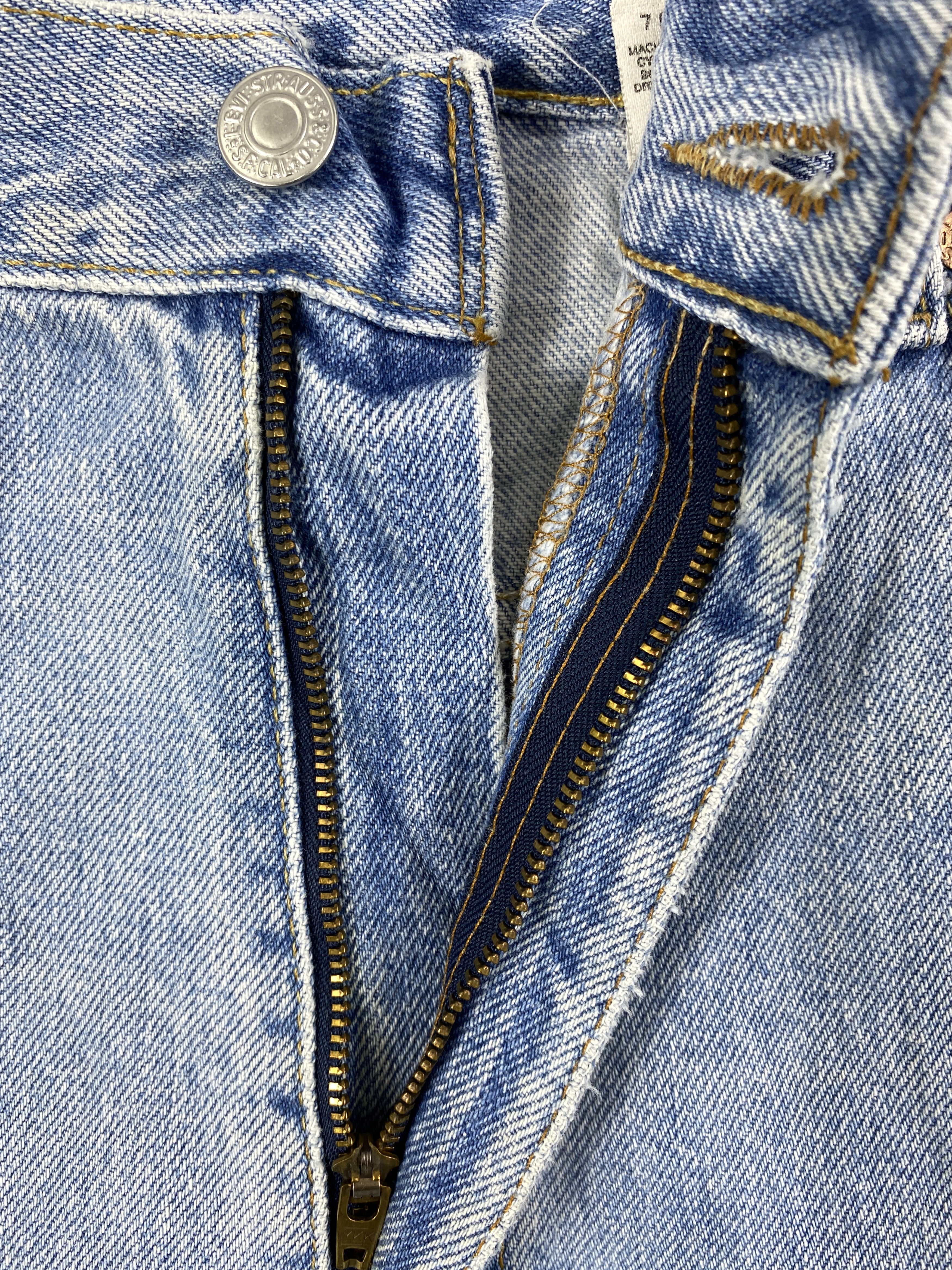 Japanese Brand Light Blue Wash Vintage Levi's 550 37x34 Denim -JN1795 Size US 37 - 6 Thumbnail