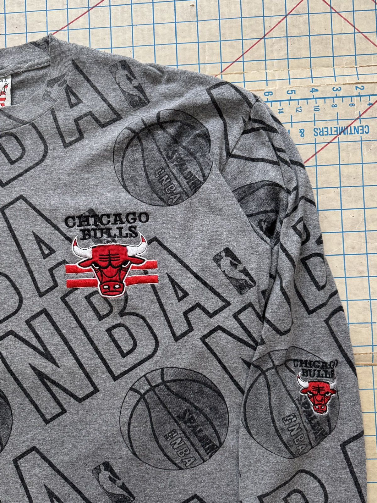 NBA × Vintage Vintage NBA Chicago Bulls Long Sleeve Tee Gray Fits Mens XL Size US XL / EU 56 / 4 - 4 Thumbnail