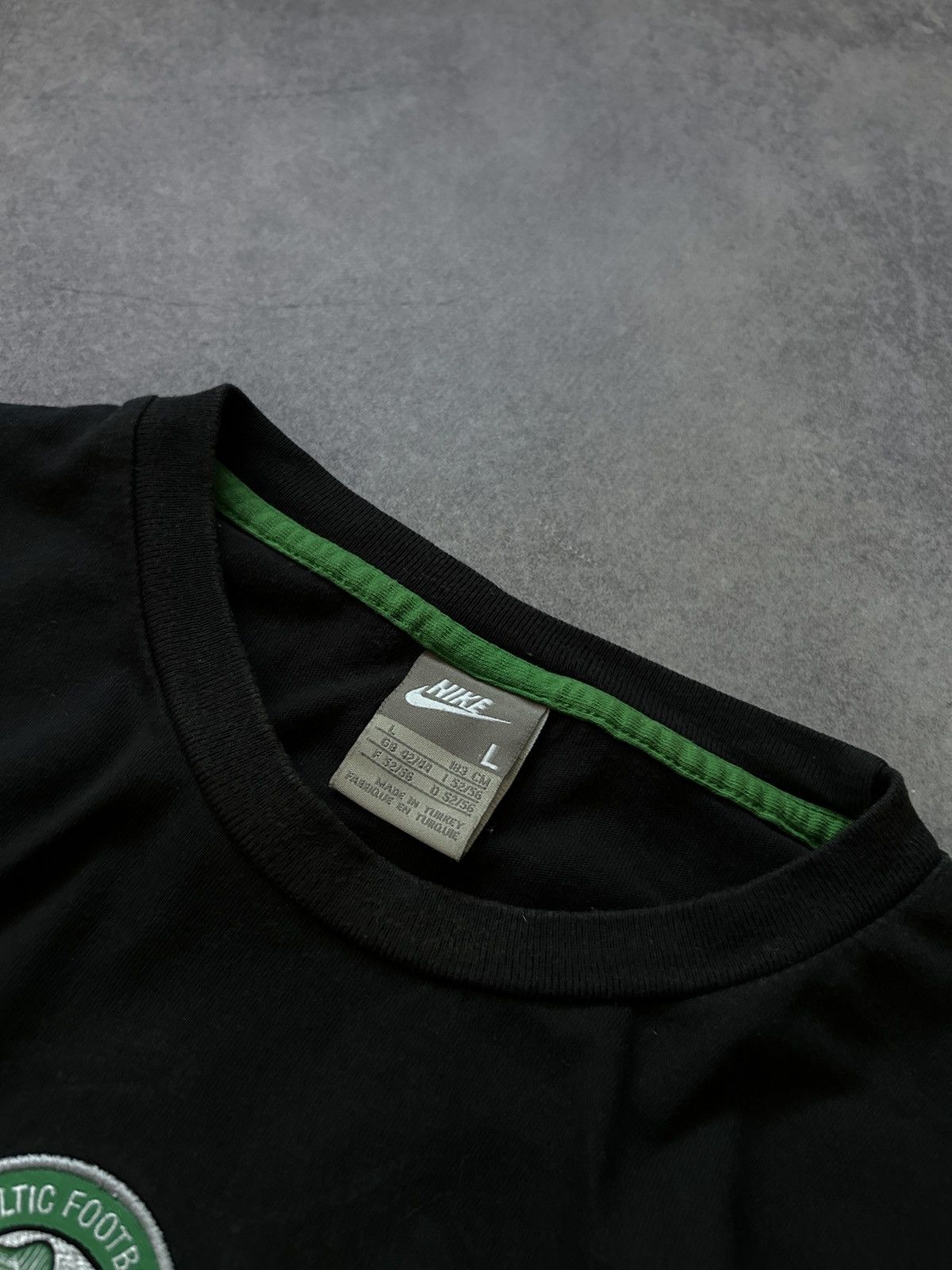 Nike Vintage Nike Celtic big logo y2k shirts mens Size US L / EU 52-54 / 3 - 3 Thumbnail