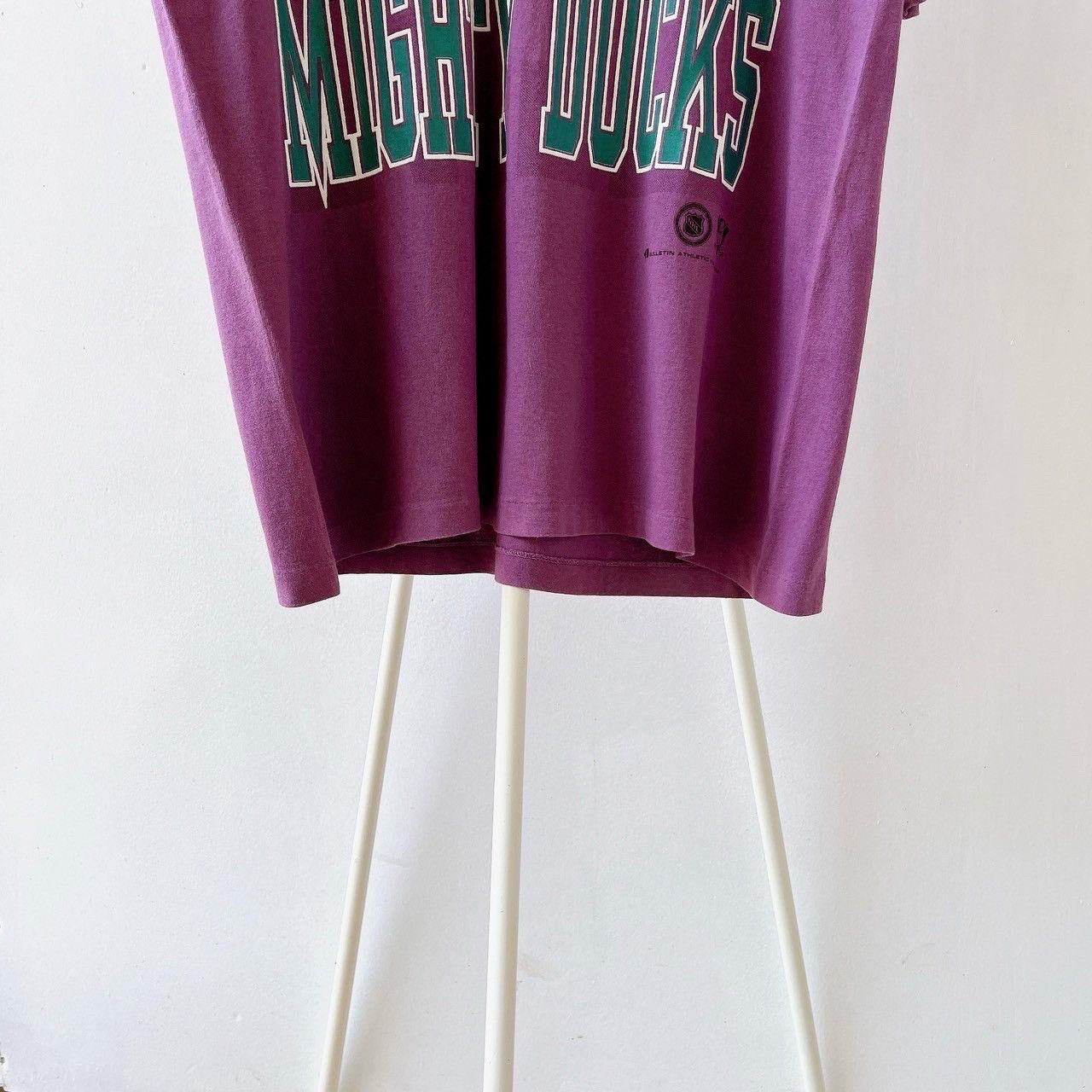 Vintage 90s Mighty Ducks of Anaheim NHL t-shirt/ XL Size US XL / EU 56 / 4 - 4 Thumbnail