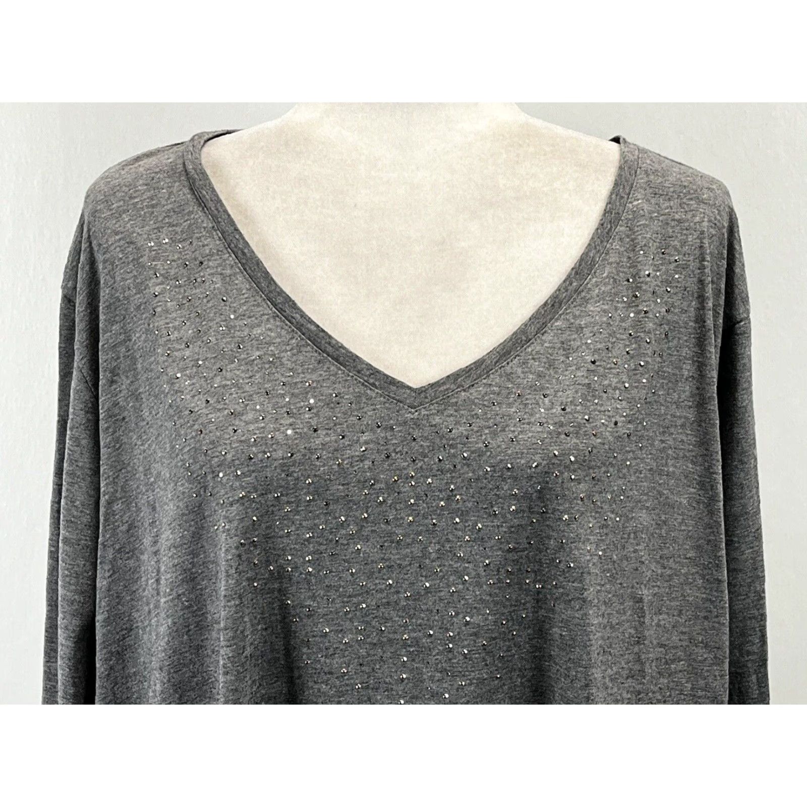 Vintage VINTAGE? No. Catherine’s Casual Gray Studded Top Shirt 4X Plus Women V-Neck Casual Top 4X Gray Studded Womens 30w 32w Size XXL / US 16-18 / IT 52-54 - 5 Thumbnail