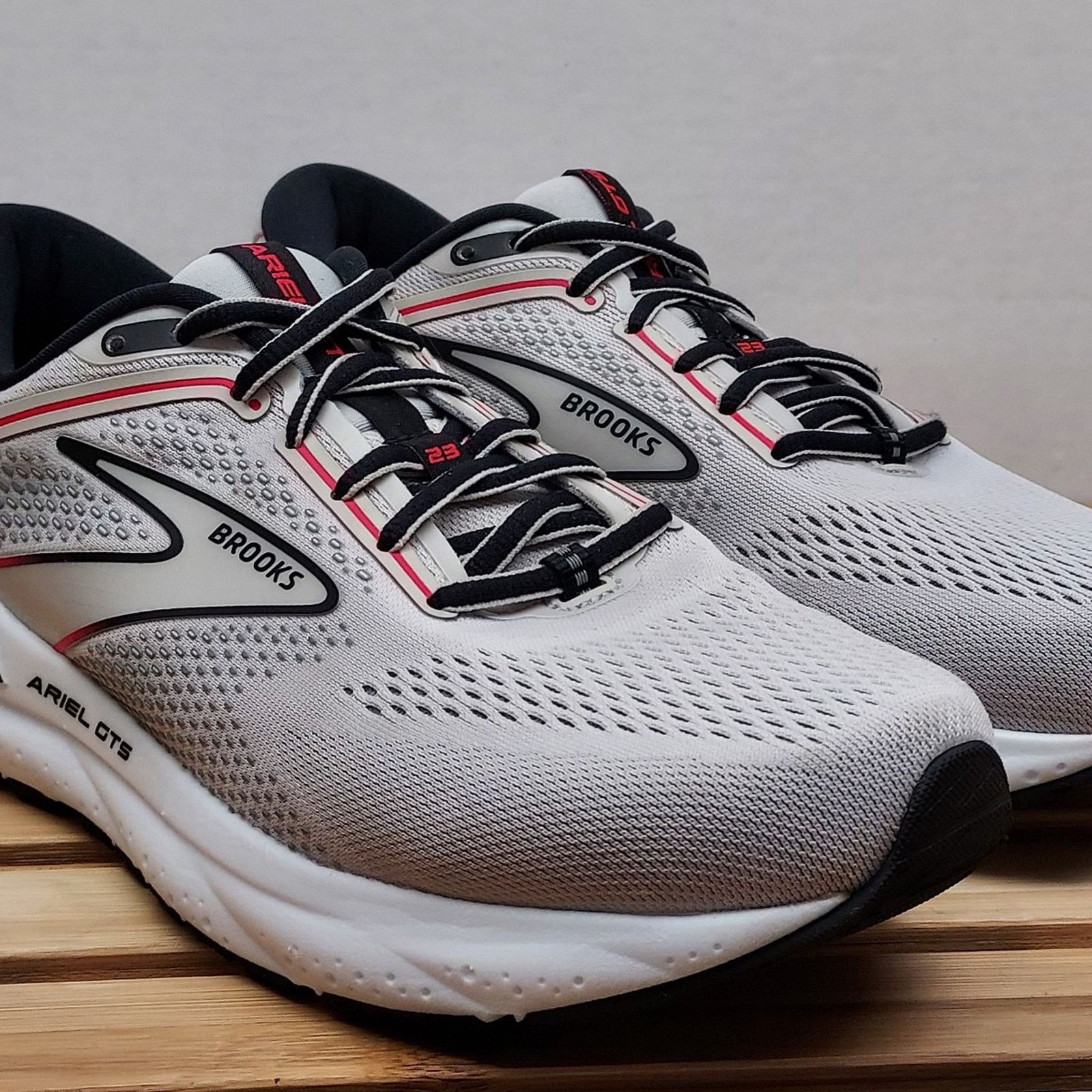 Brooks Brooks Womens | White | Ariel GTS 23 Athletic Shoes Size 9.5 Size US 9.5 / IT 39.5 - 2 Thumbnail