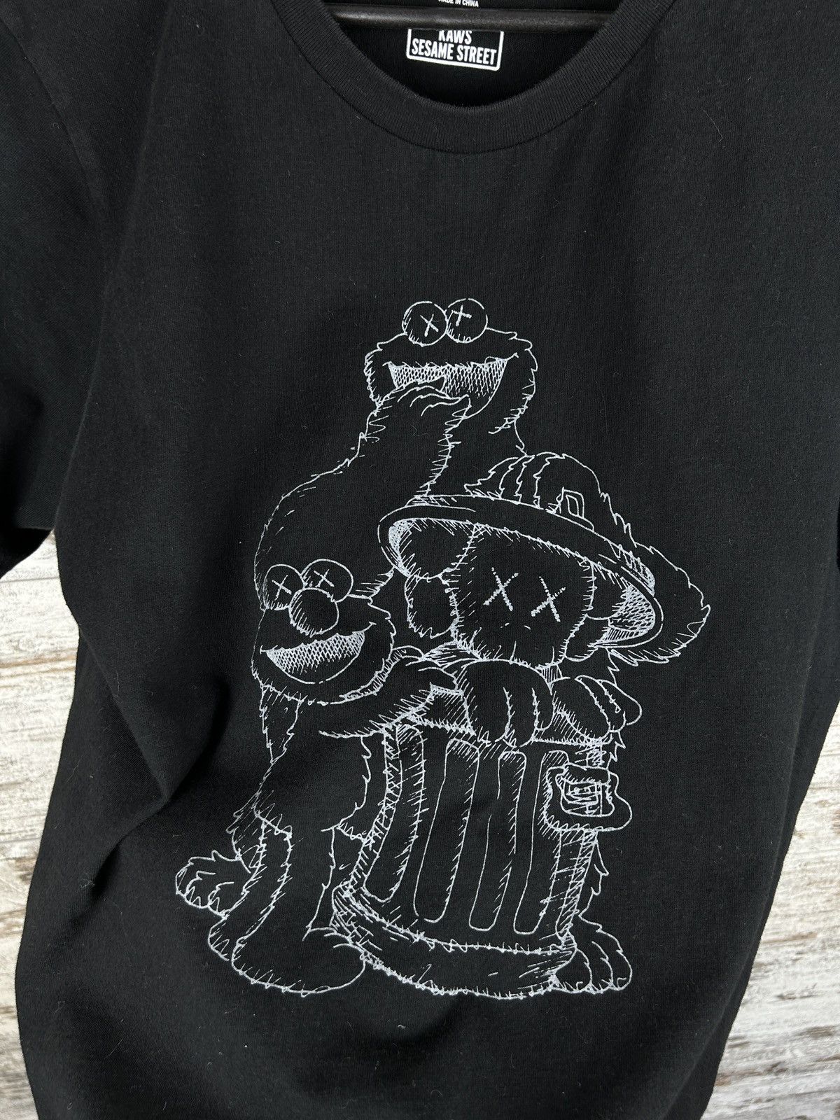 Japanese Brand × Kaws × Uniqlo Mens Vintage Uniqlo Kaws T-shirt tee art Japanese y2k rare Size US M / EU 48-50 / 2 - 6 Thumbnail