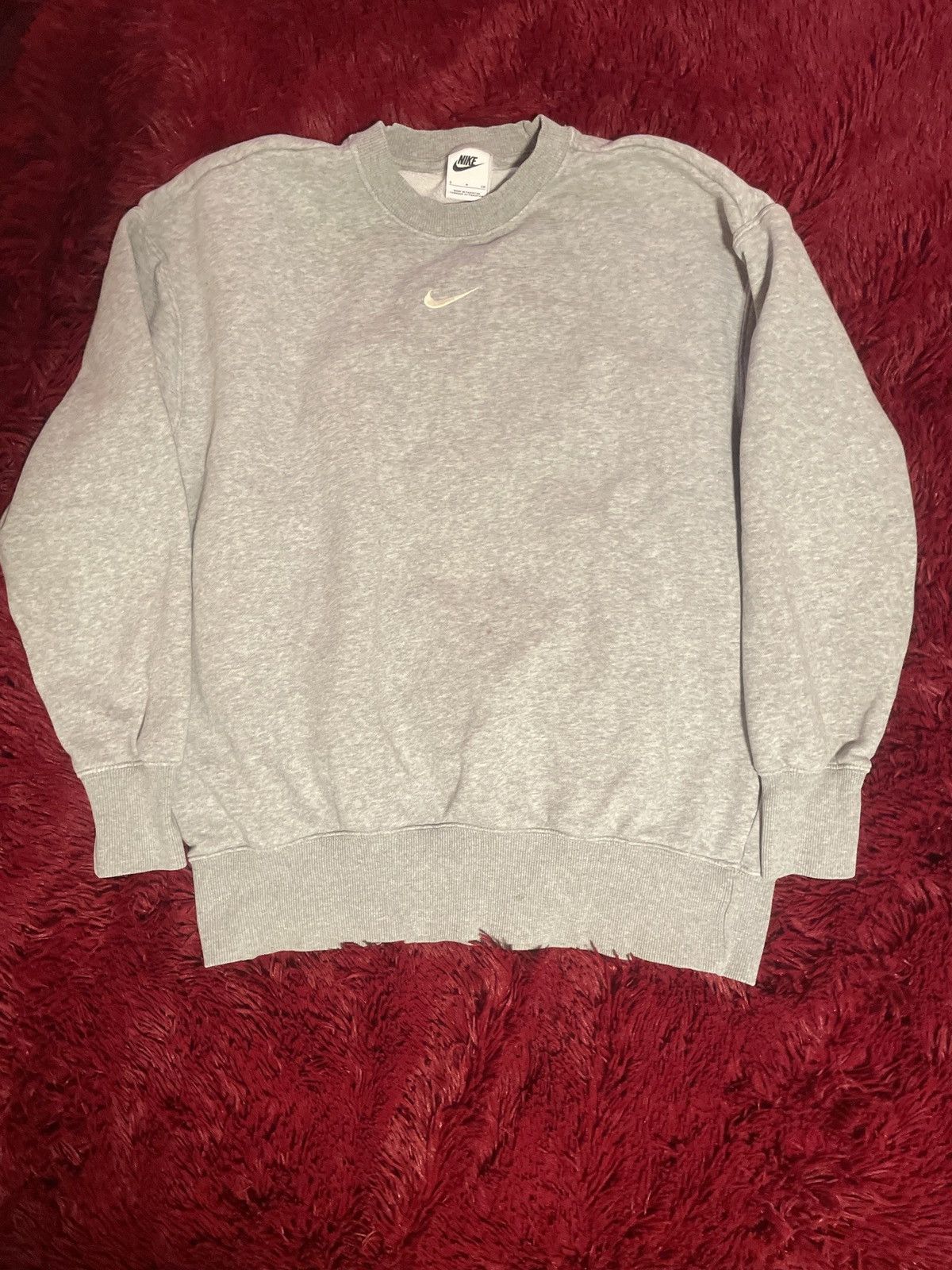 Nike vintage nike center swoosh crewneck Size US S / EU 44-46 / 1 - 1 Thumbnail
