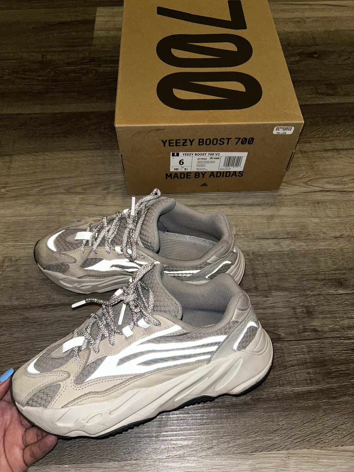 Yeezy Yeezy Boost 700 V2 Size US 6 / EU 39 - 3 Thumbnail