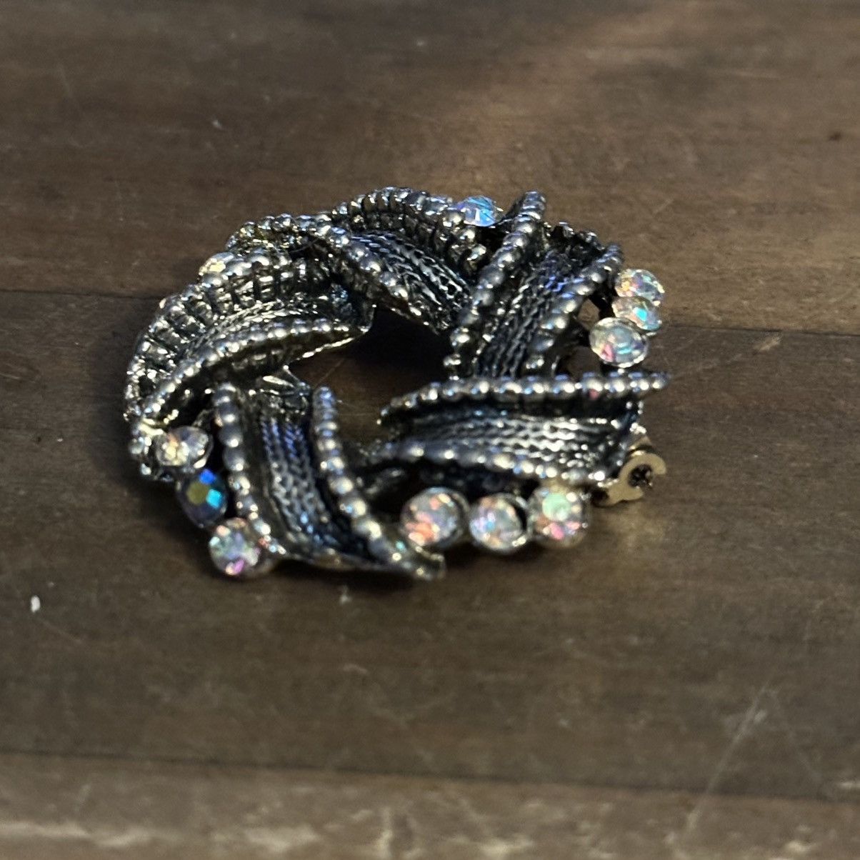 Vintage Vintage antique gold AB rhinestone ribbon wreath brooch Size ONE SIZE - 3 Thumbnail