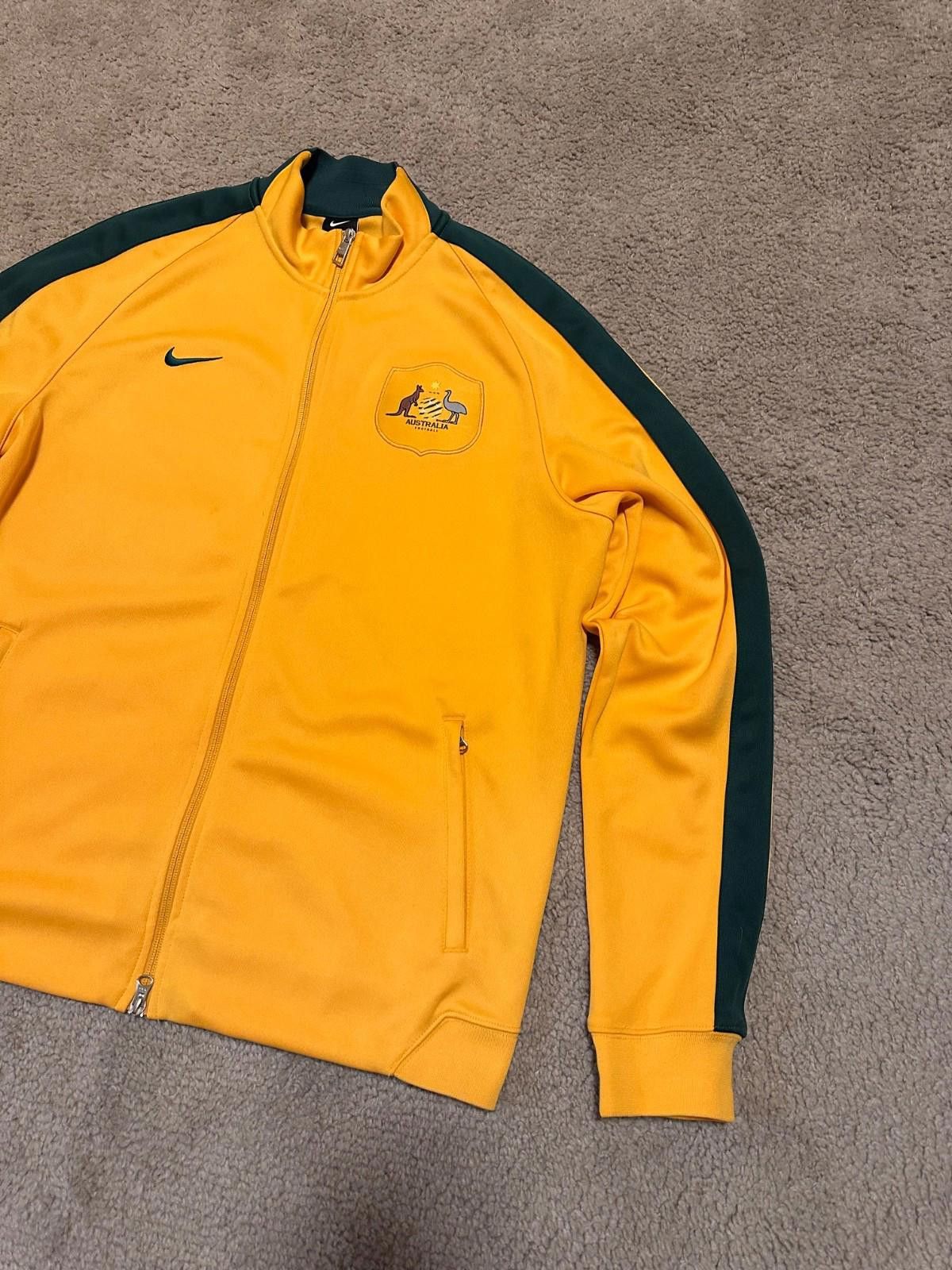 Nike AUSTRALIA N98 AUTHENTIC FOOTBAL SOCCER JACKET NIKE sz XL Size US XL / EU 56 / 4 - 3 Thumbnail