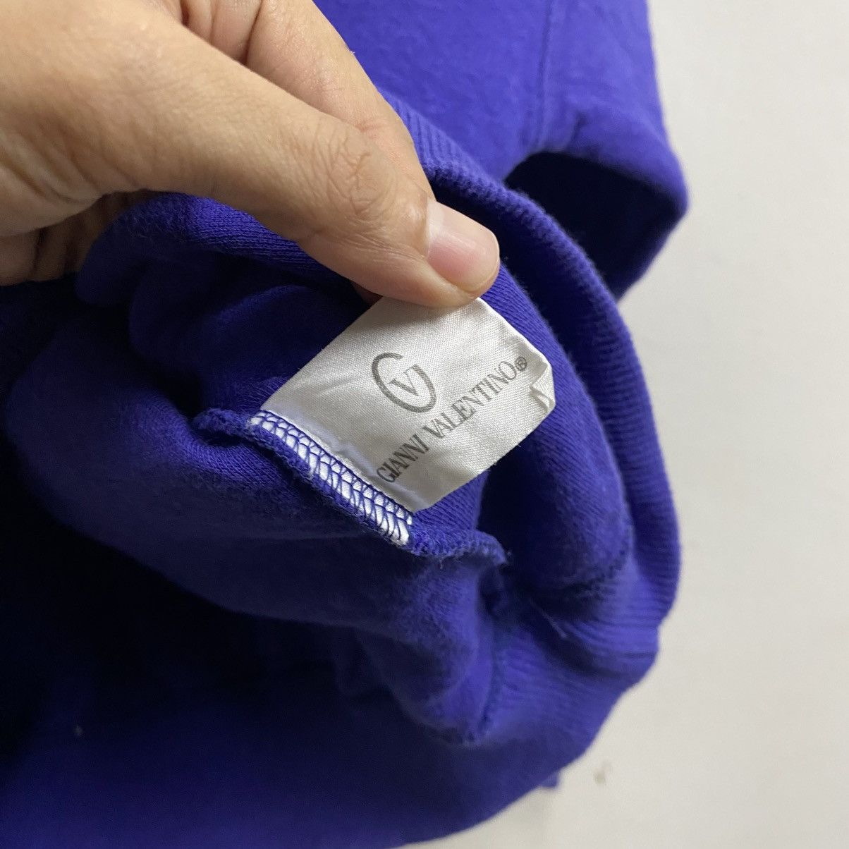 Gianni Valentino VTG Gianni Valentino purple crewneck sweatshirt embroid logo Size US XS / EU 42 / 0 - 9 Thumbnail