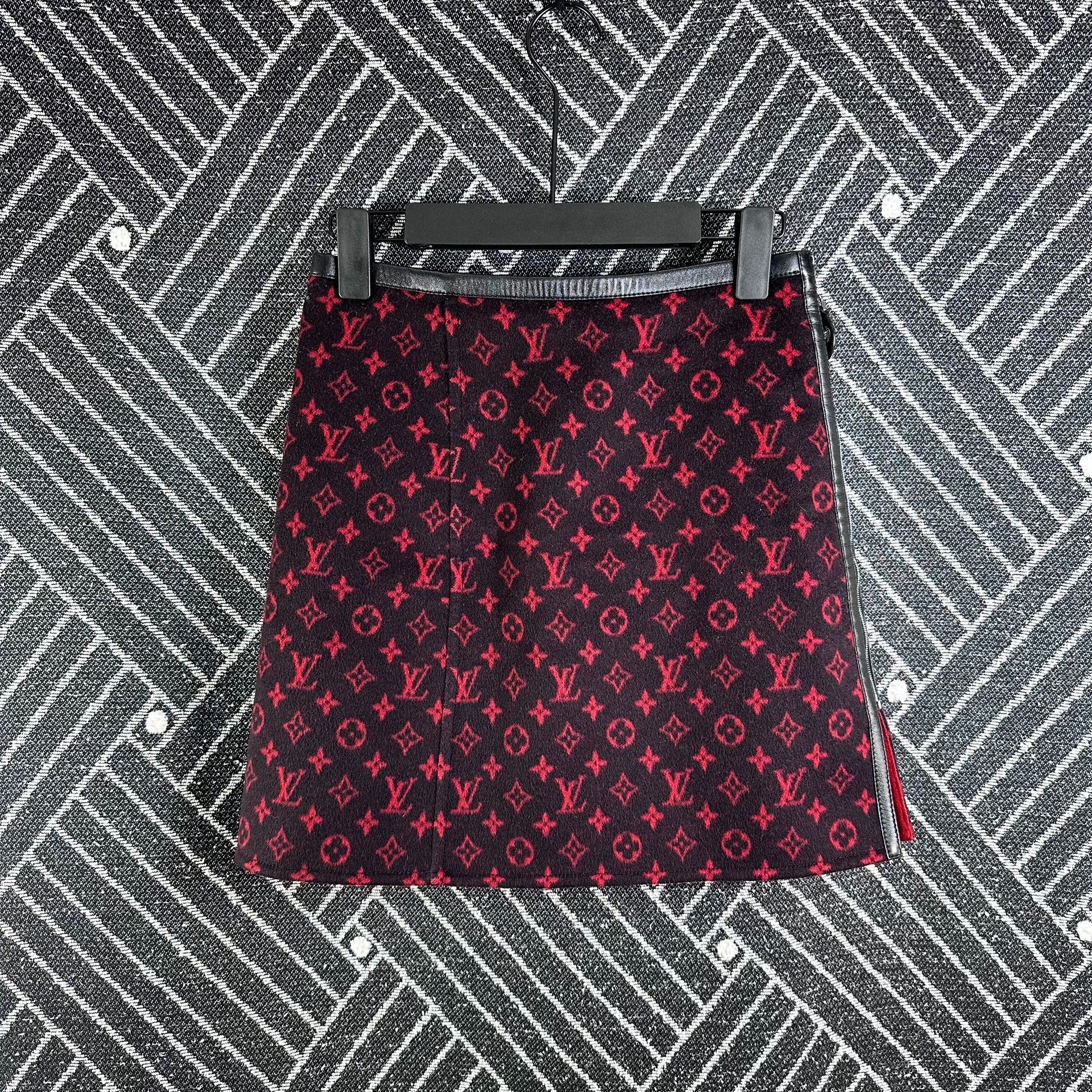 Louis Vuitton LV Monogram Wool Mini Skirt Size 36" / US 14 / IT 50 - 1 Thumbnail