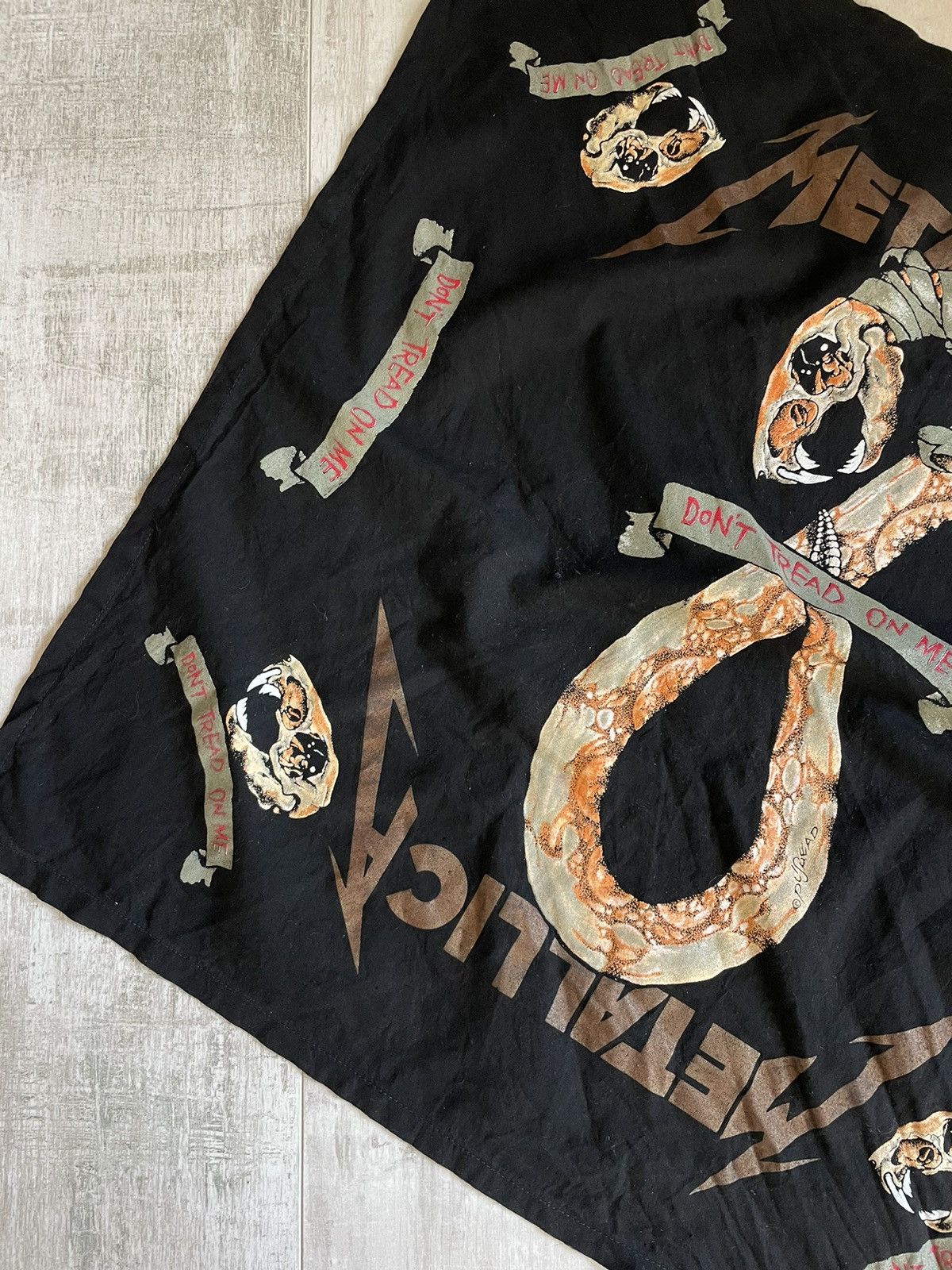 Metallica × Vintage 1991 Metallica Vintage Dont Tread On Me Bandanna Scarf Size ONE SIZE - 4 Thumbnail
