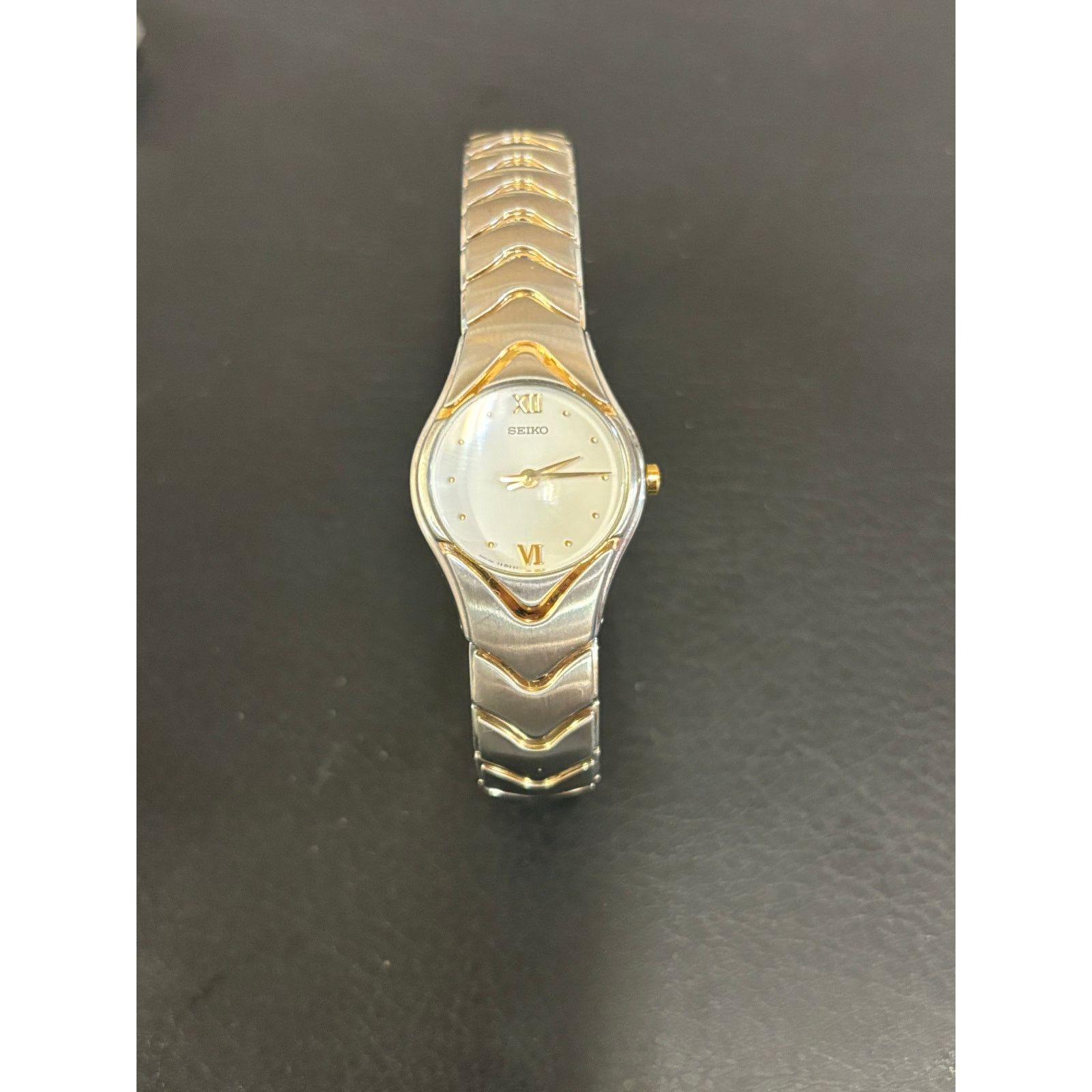 Seiko Seiko 1N00-0FW0 2-Tone Women’s Watch. New Battery! Size ONE SIZE - 8 Thumbnail