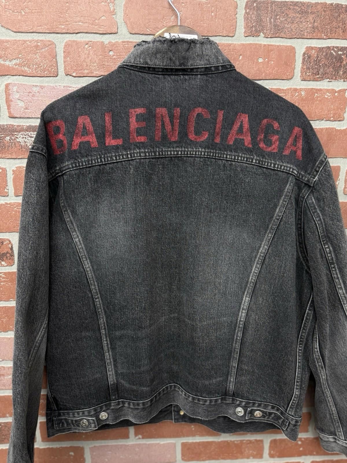 Balenciaga Balenciaga Black/Red Logo Denim Jean Jacket $1400 Size (50) Size US M / EU 48-50 / 2 - 4 Thumbnail