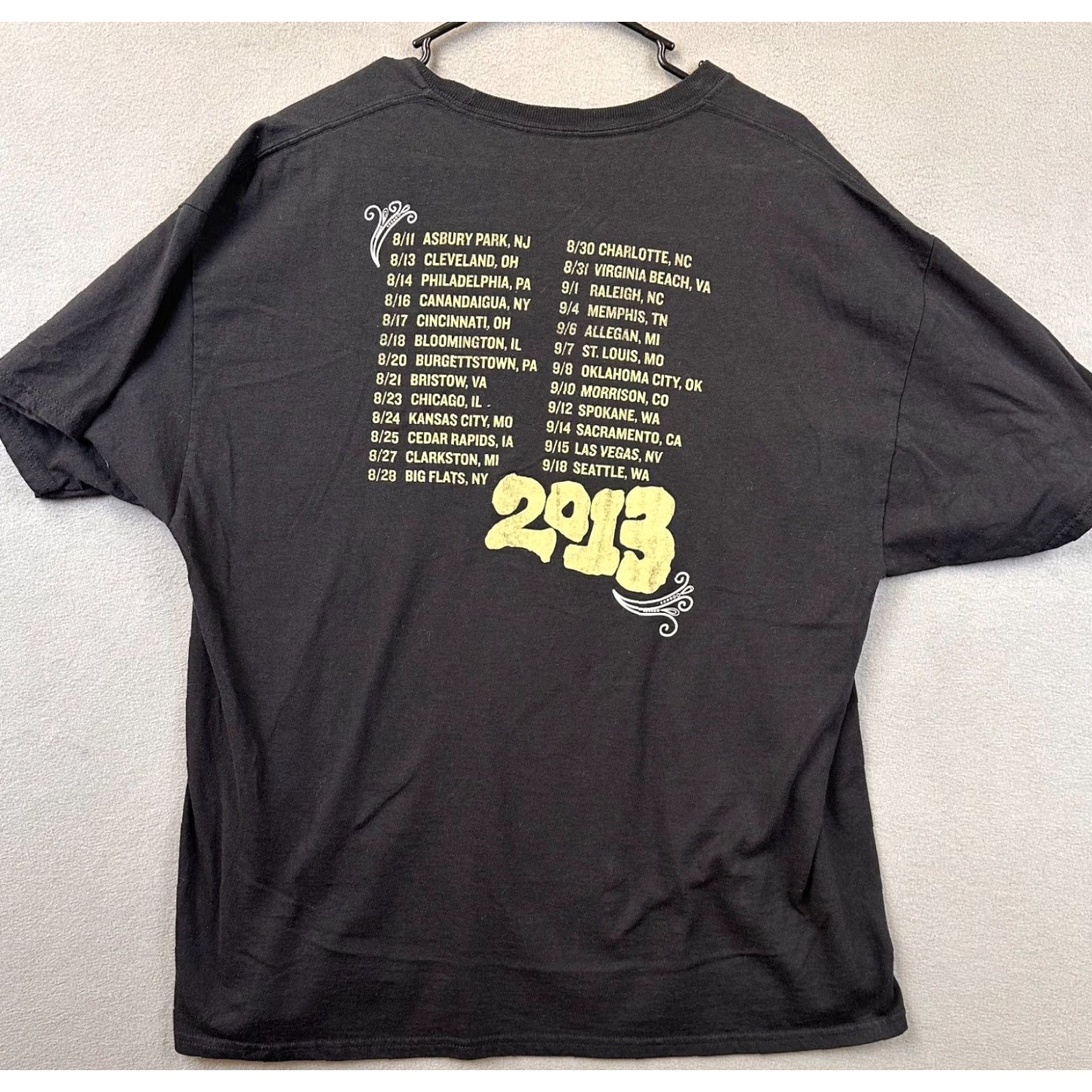 Vintage VINTAGE Carnival of Madness Mens XL 2013 Tour Shirt Double-Sided Papa Roach & More Shirts? Size US XL / EU 56 / 4 - 5 Thumbnail