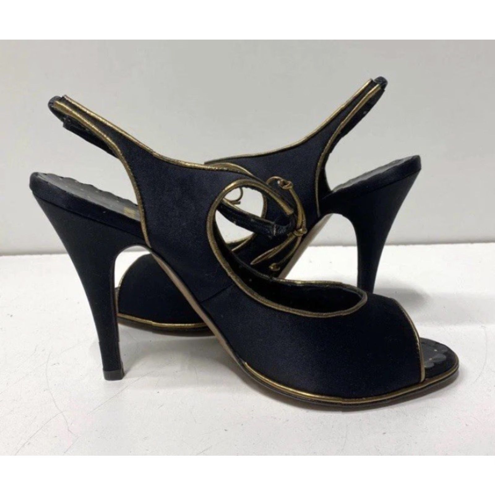 Moschino VINTAGE Moschino Women’s Pump Heels Black/Gold Made In Italy Size 7 Women’s Shoe Style Pump United Gold Black Size US 7 / IT 37 - 4 Thumbnail