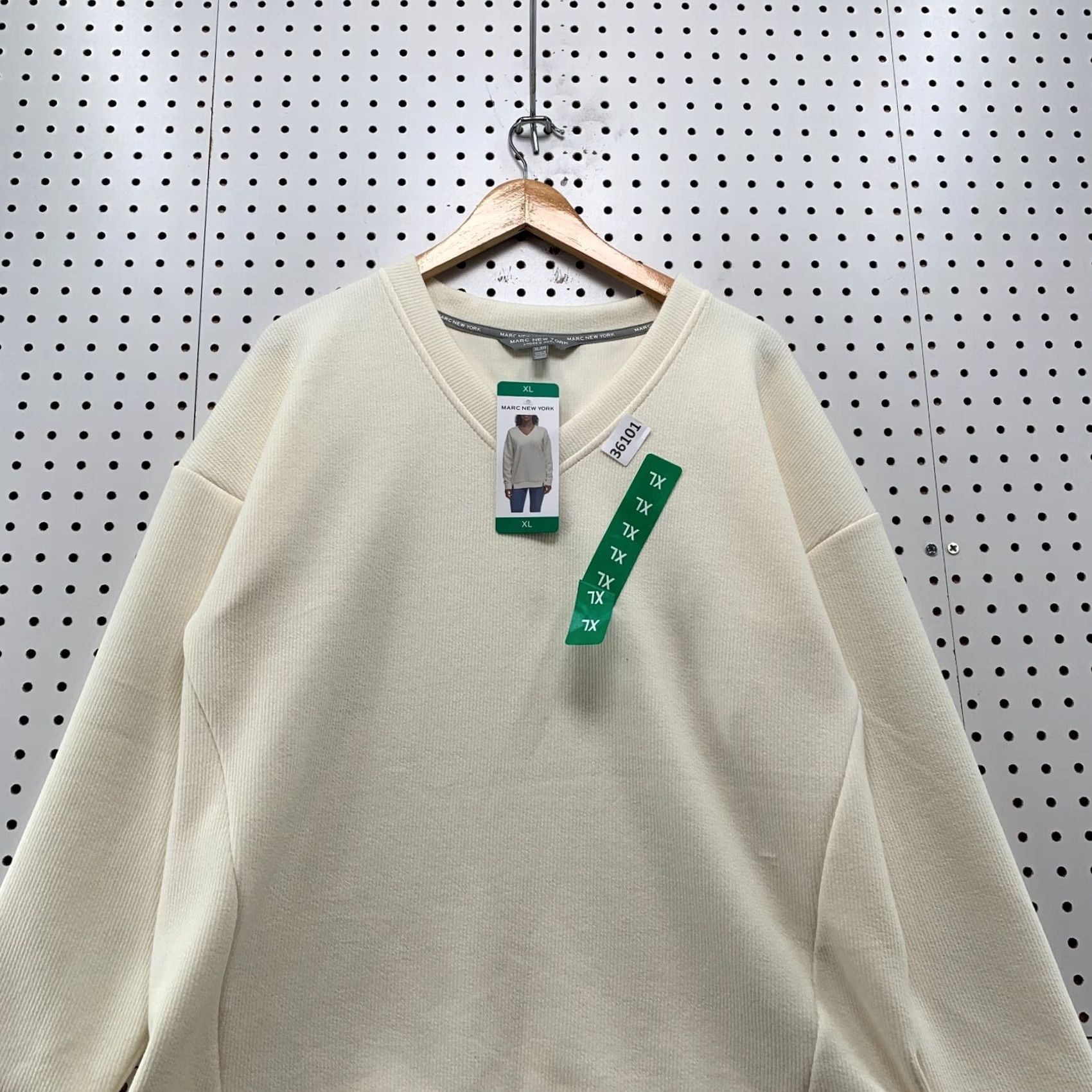 Vintage Marc New York Sweater Womens XL Cream Pullover Sweater V-Neck Relaxed Fit 23x28 Ivory Sweatshirt Womens XL Size XL / US 12-14 / IT 48-50 - 5 Thumbnail
