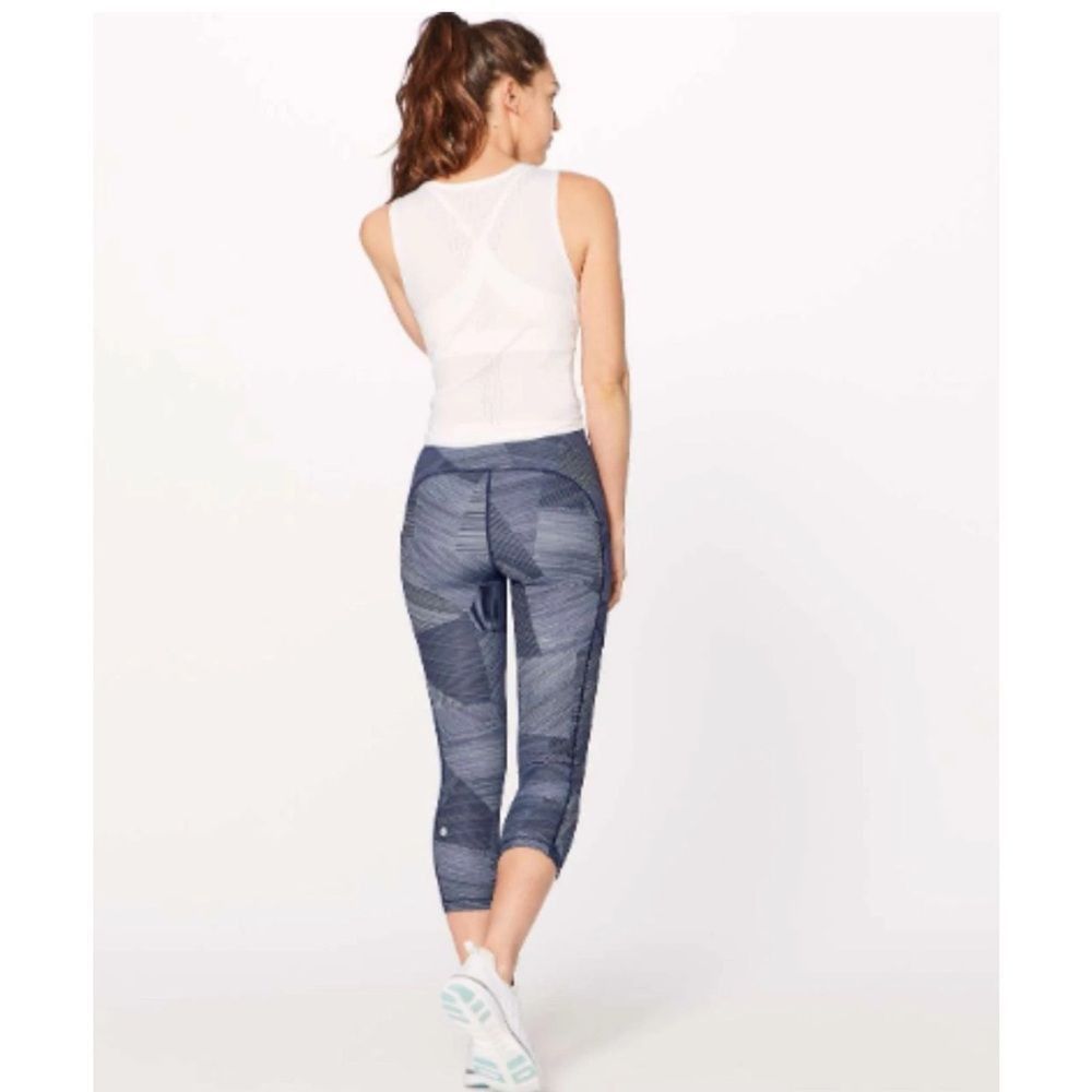 Lululemon lululemon athletica Blue Capri Pants Size 27" / US 4 / IT 40 - 2 Thumbnail