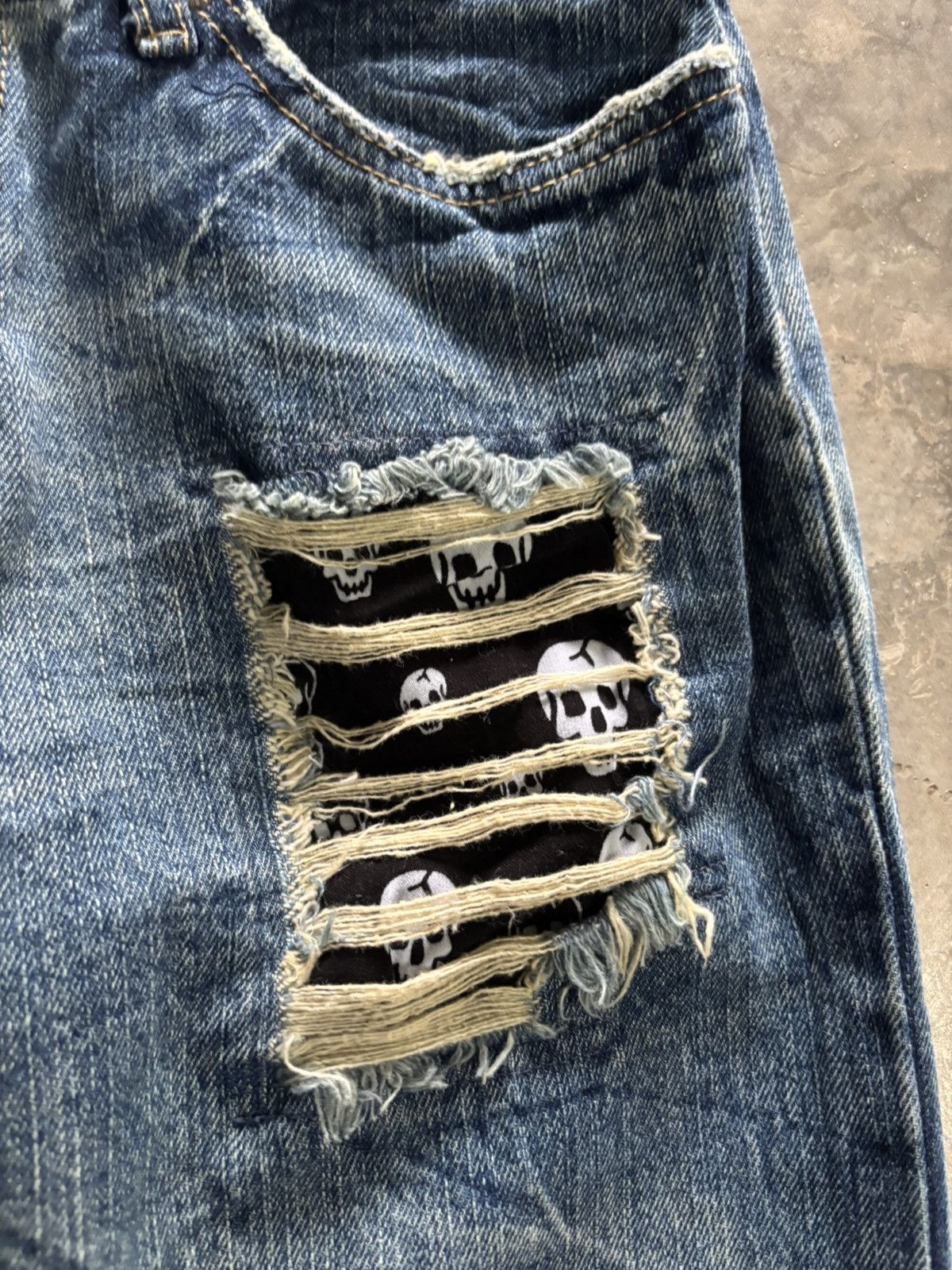 Hysteric Glamour CRAZY DOUBLE WAIST JAPANESE BRAND SKULL DISTRESSED DENIM Size US 28 / EU 44 - 10 Thumbnail