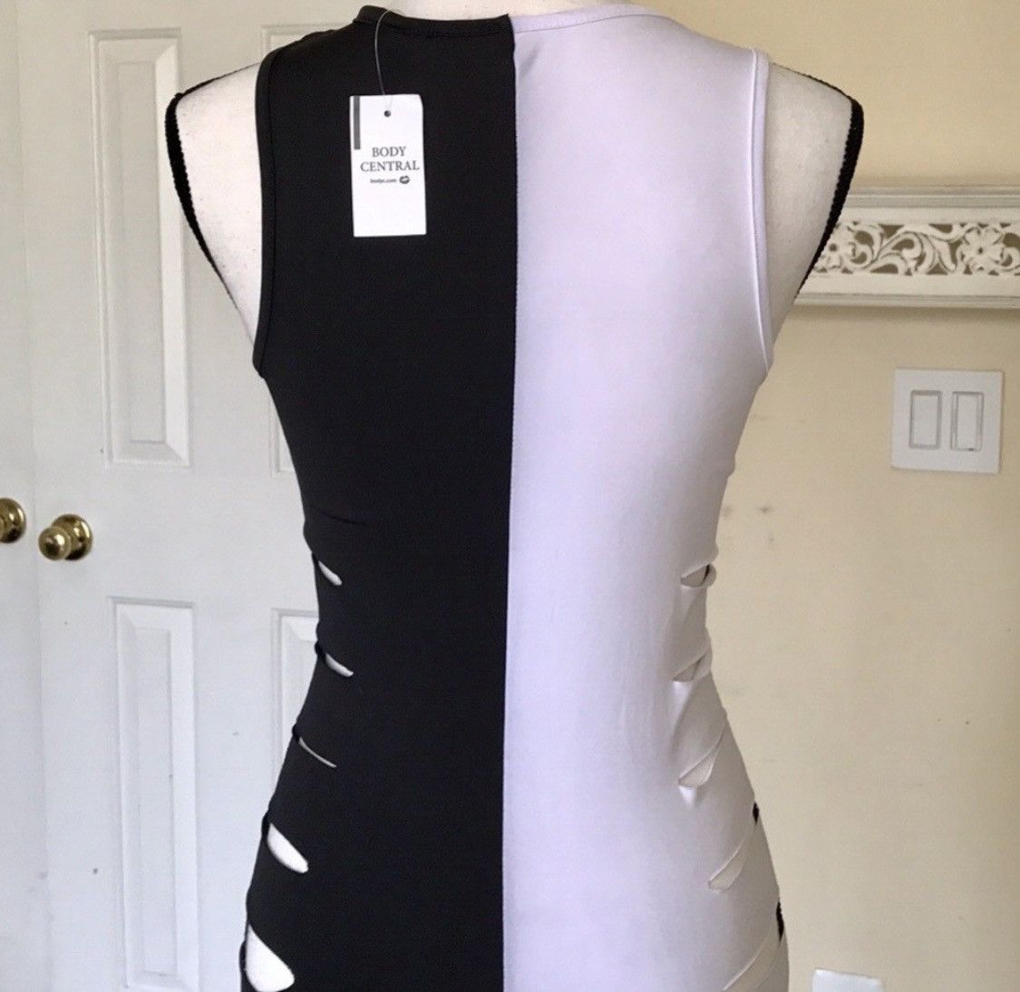 Other BODY CENTRAL PLUNGE SIDE LADDER CUT OUT BODYCON DRESS SIZE S Size S / US 4 / IT 40 - 8 Thumbnail