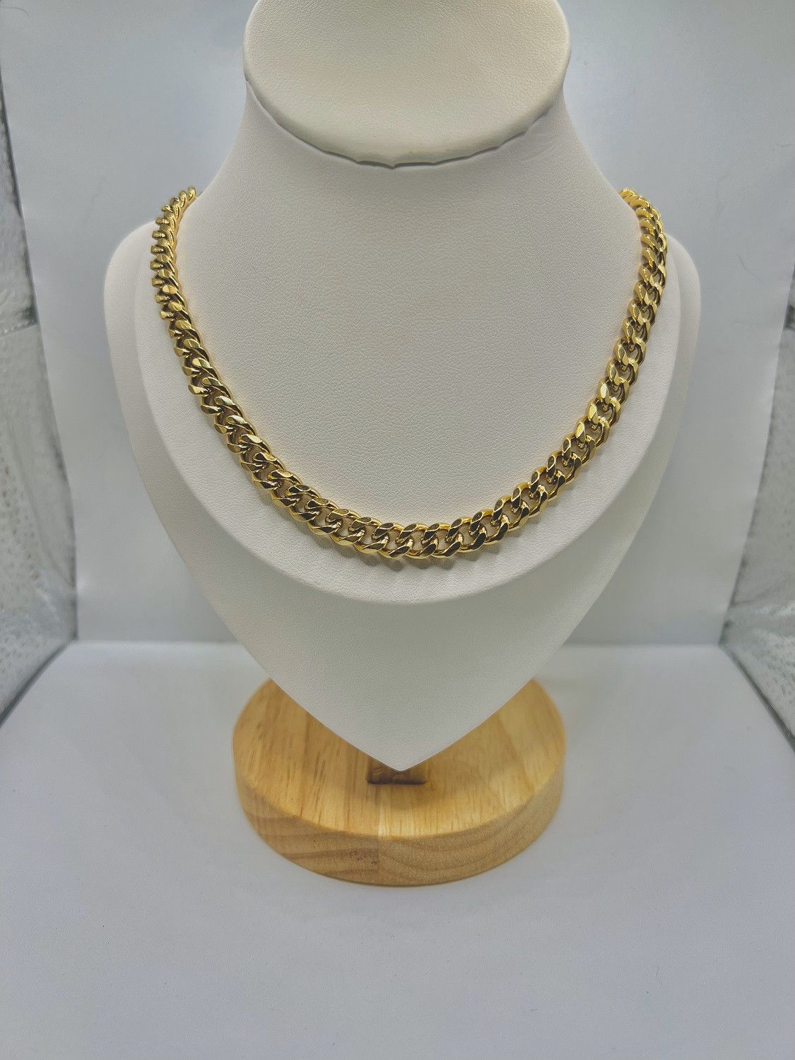 Jewelry Gold Cuban Chain Necklace Size ONE SIZE - 1 Thumbnail