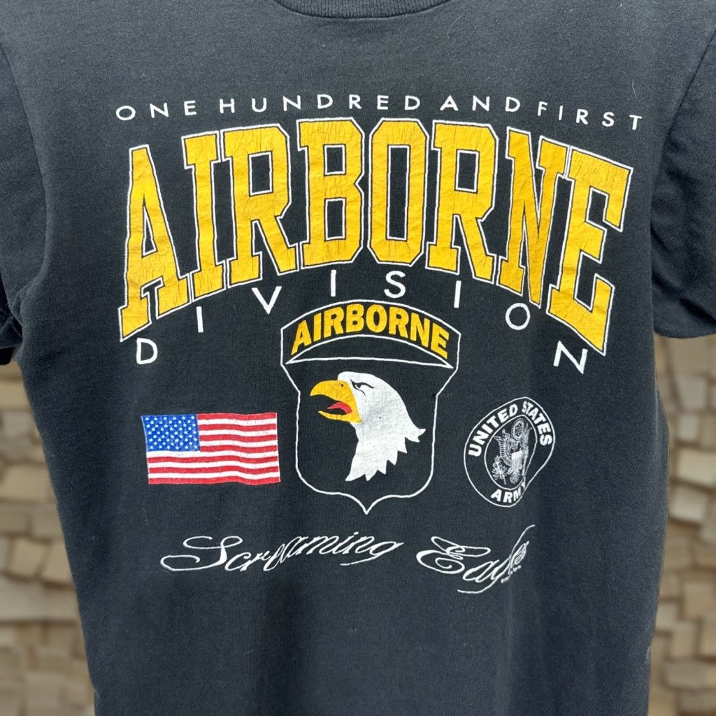 Fruit Of The Loom VINTAGE Airborne Division United States Screaming Eagle T-Shirt Adult M Black Cotton Crew Neck Graphics USA Army 90s Mens Size US M / EU 48-50 / 2 - 1 Thumbnail