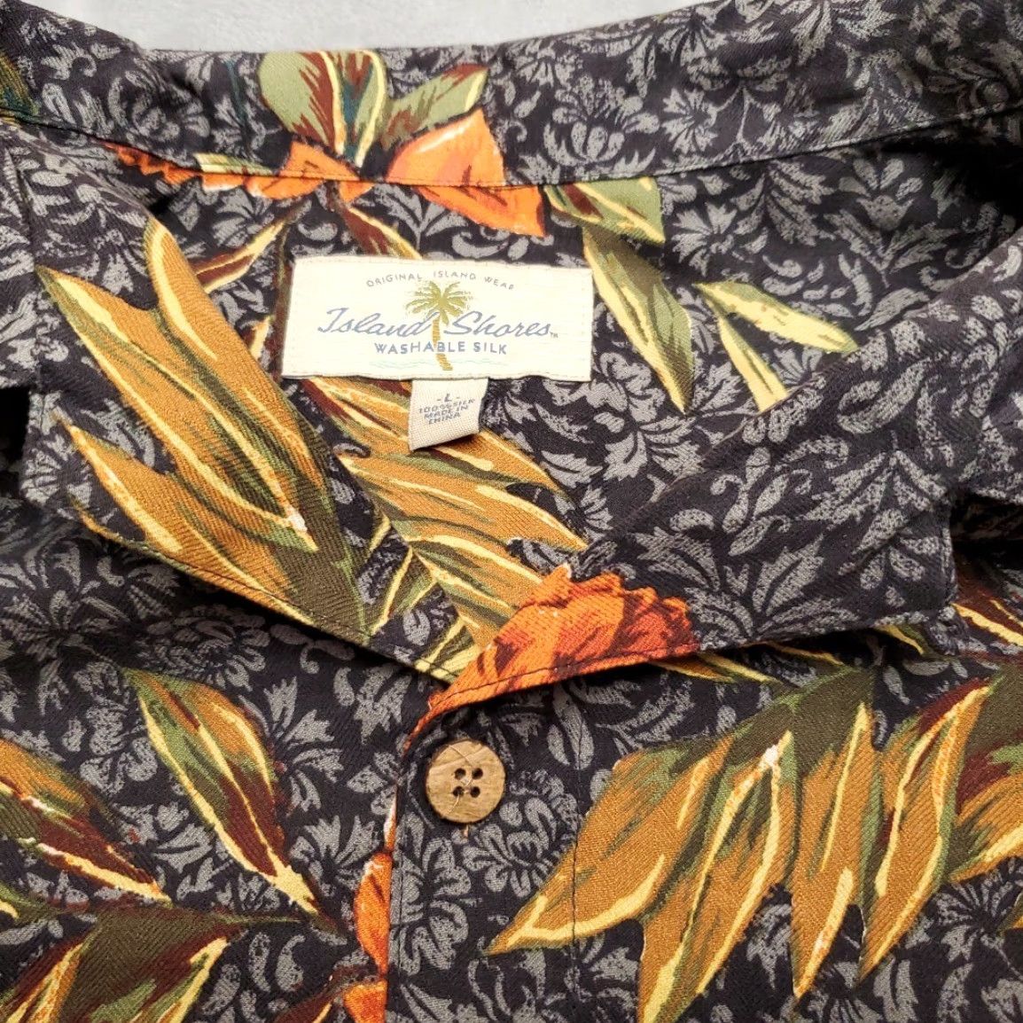 Vintage VINTAGE Island Shores Hawaiian Shirt Mens L Black Floral 100% Silk Camp Loop Collar Button-Up Short Sleeve Casual Mens Size US L / EU 52-54 / 3 - 2 Thumbnail