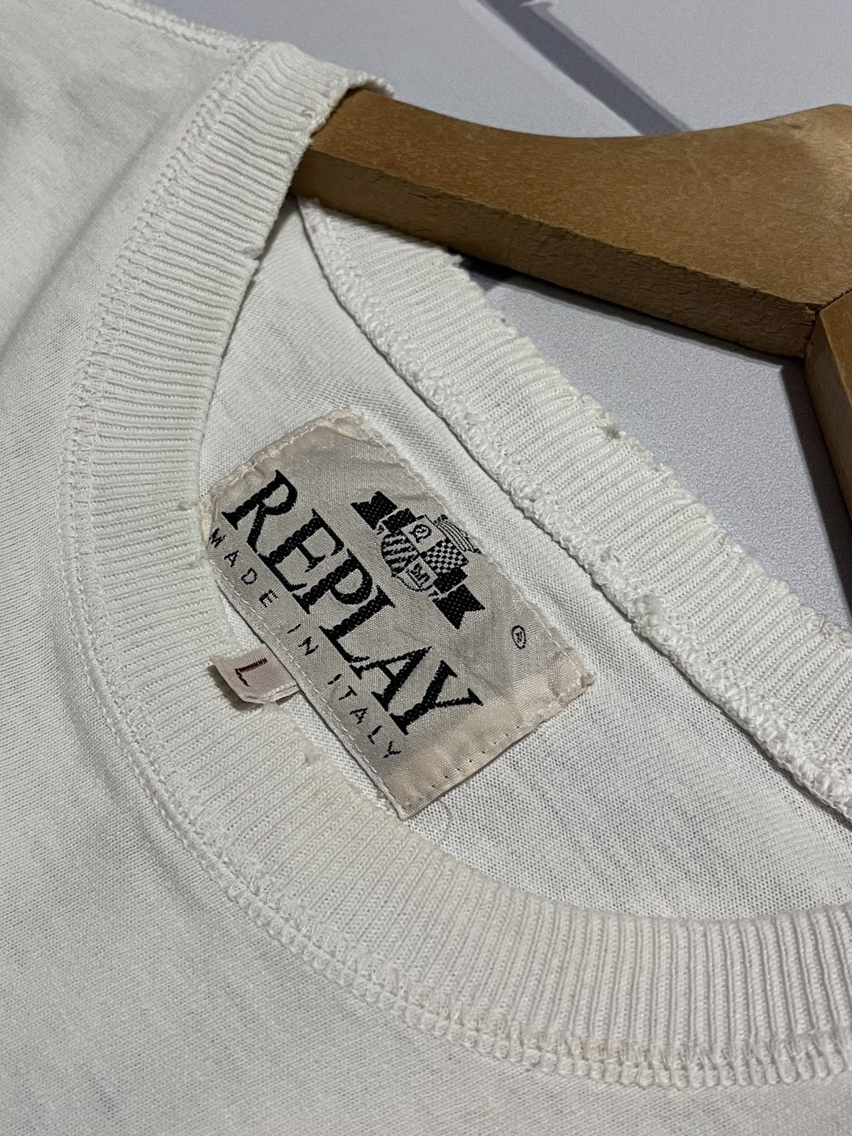 Replay 💥 Replay “Shirts” Crest Logo Tee 90s Made in Italy Size US L / EU 52-54 / 3 - 10 Thumbnail
