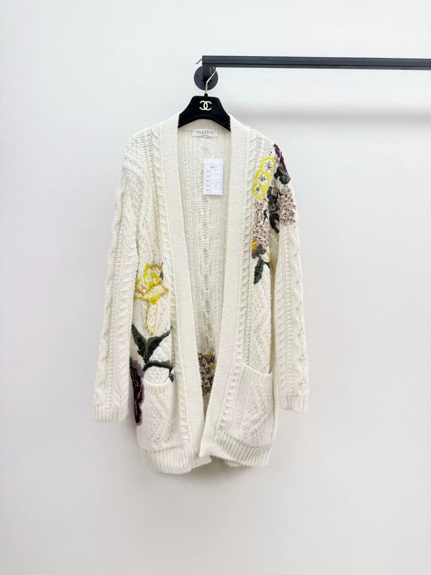 Valentino Valentino Floral Knit Cardigan S Worn Once, Like New Size S / US 4 / IT 40 - 1 Thumbnail