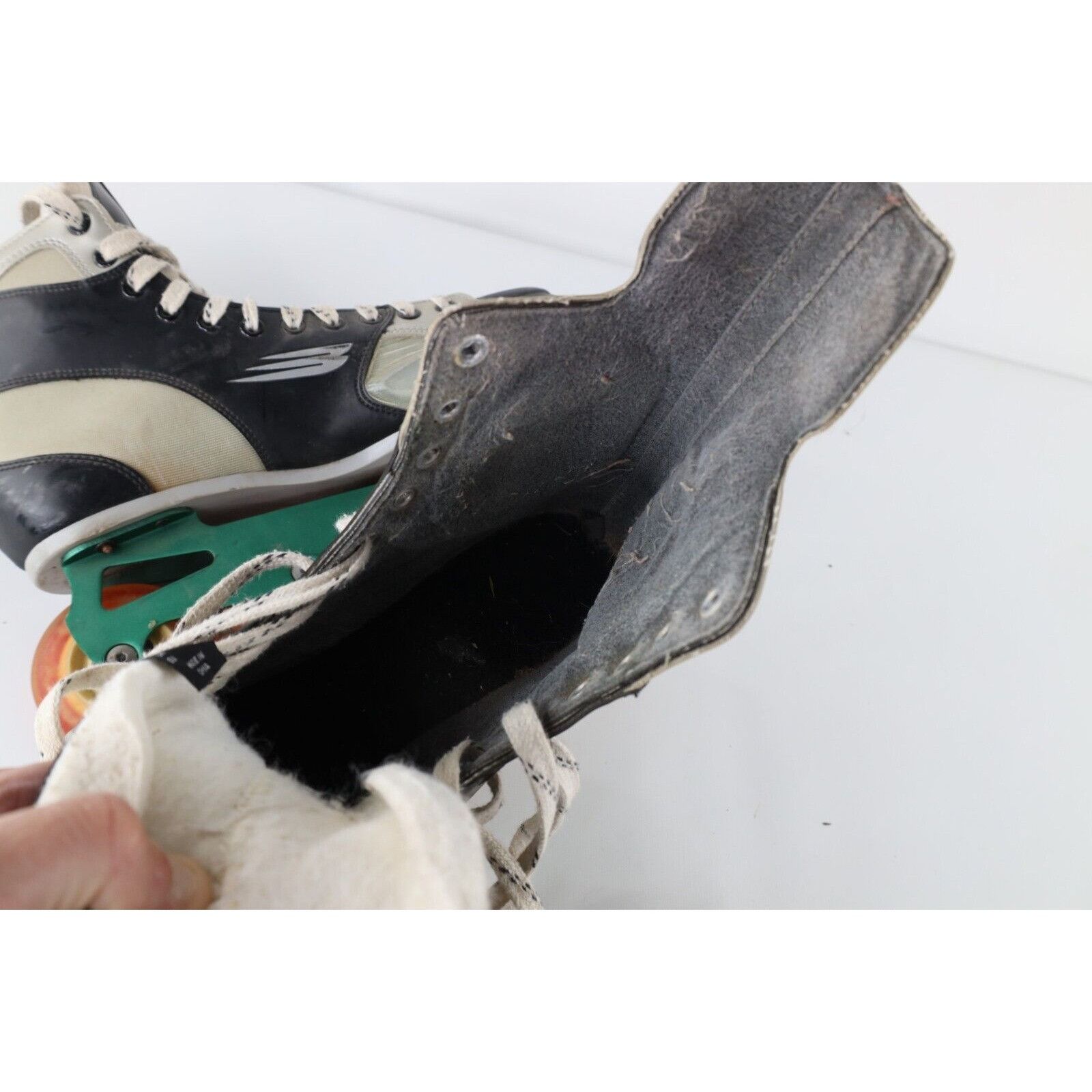 Vintage Bauer Hockey Distressed Vapor Shifter GT Inline Skates Size US 11 / EU 44 - 13 Thumbnail