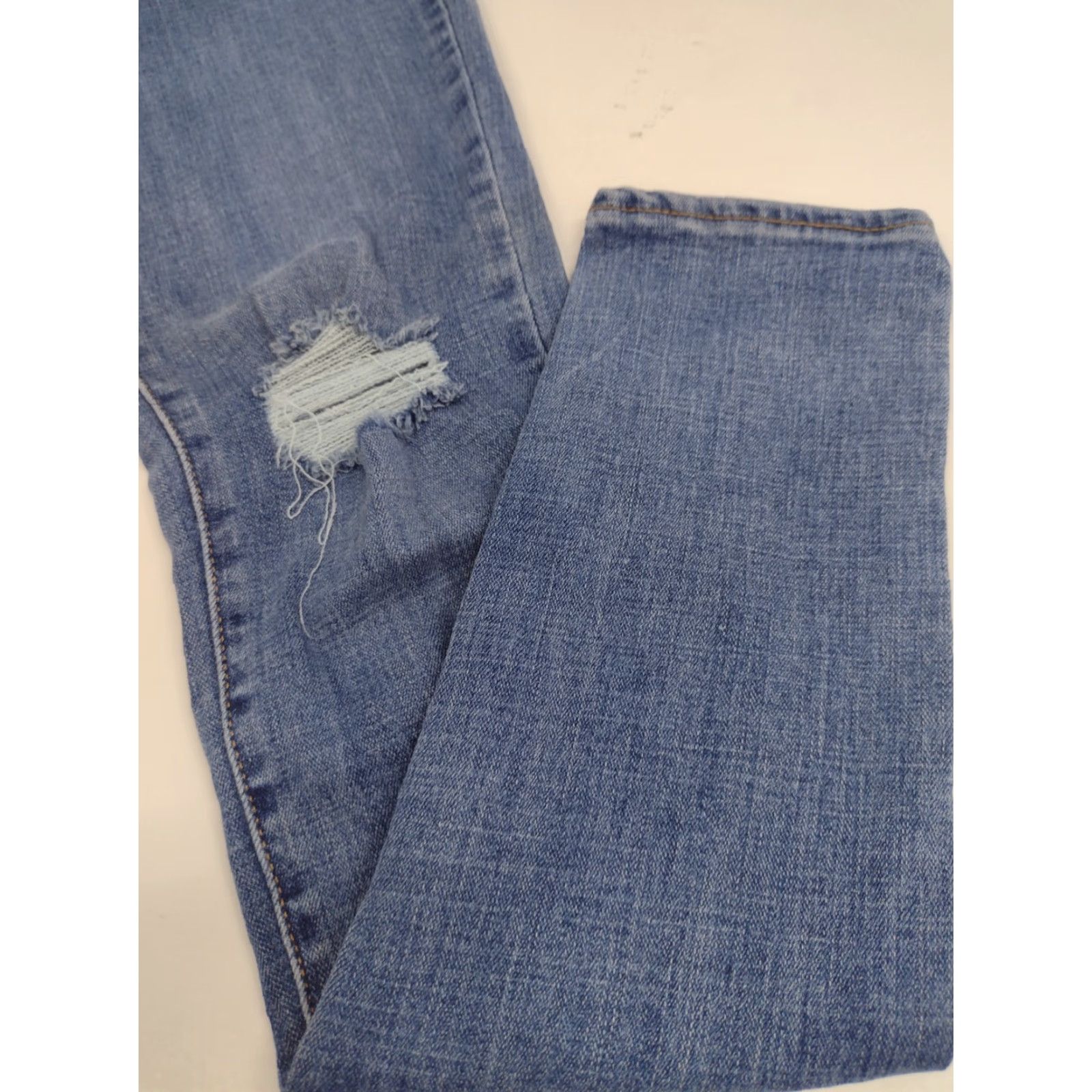 Levi's Levi's Women's Premium 721 High-Rise Skinny Jeans Distressed 24 Blue Denim Stretch Pockets Zipper Button 31" Inseam Regular Women Mens? Size 42" / US 20 - 4 Thumbnail