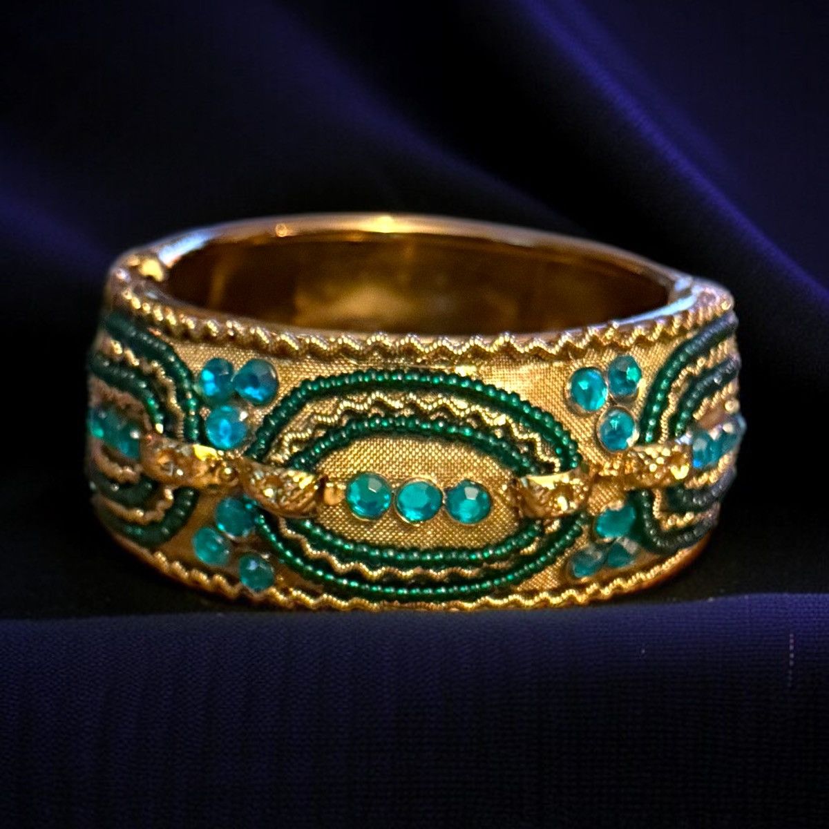 Other Chunky gold tone rhinestones and beads hinged bracelet Size ONE SIZE - 1 Thumbnail