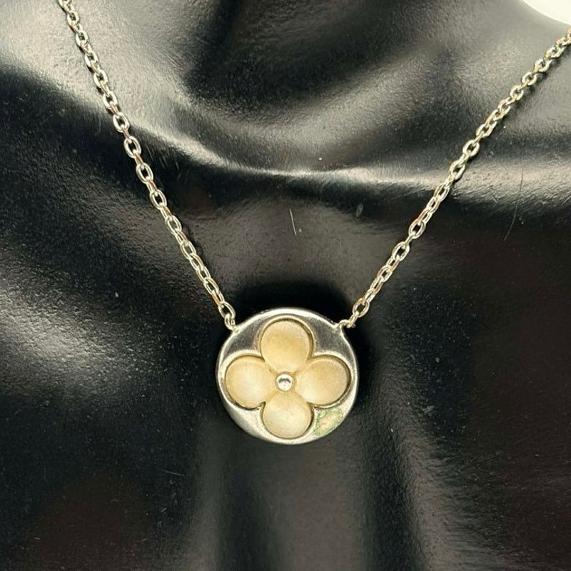 Other Silver & Cream Floral Necklace Size ONE SIZE - 2 Thumbnail