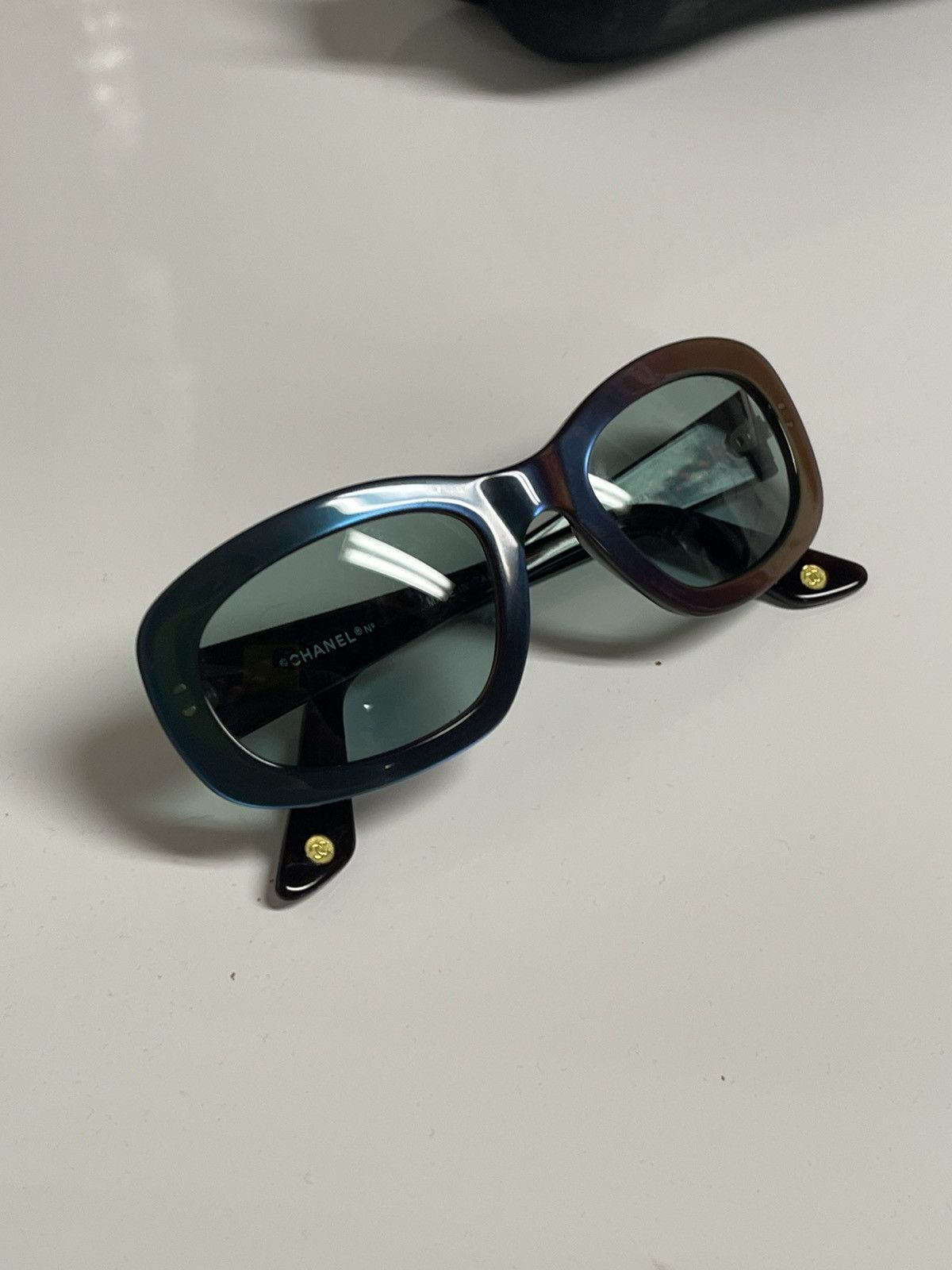 Chanel × Vintage Chanel 5009 Iridescent Rainbow Quilted 90’s Sunglasses Size ONE SIZE - 12 Thumbnail