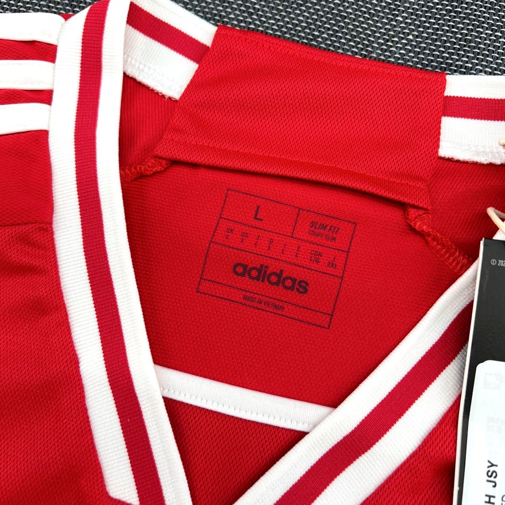 Adidas BNWT adidas Benfica 2023-2024 Home Football Jersey Mens Large Red Shirt Size US L / EU 52-54 / 3 - 6 Thumbnail