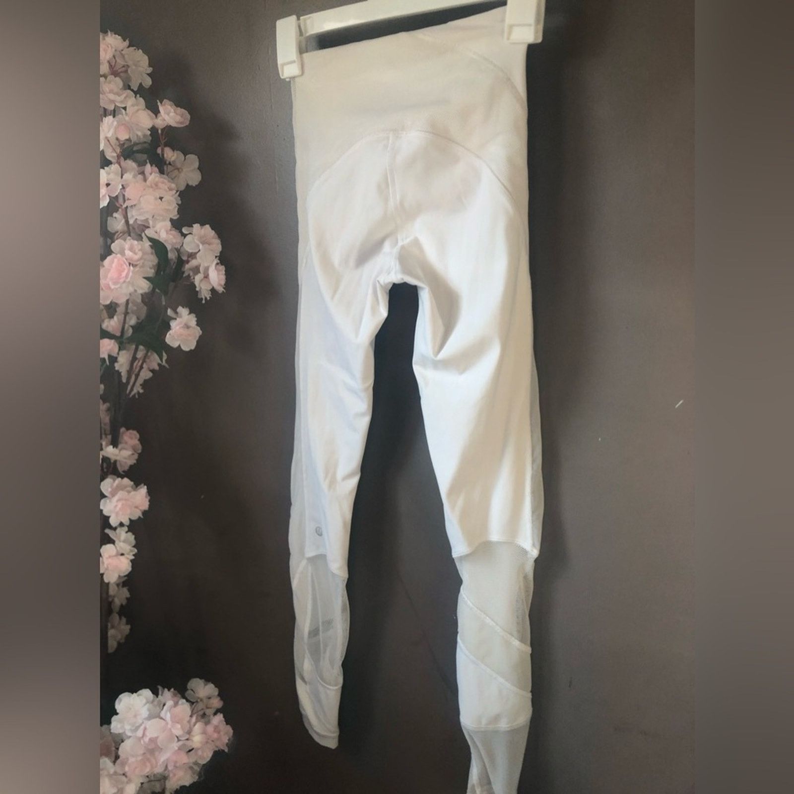 Lululemon White lululemon compression legging with sheer mesh design. Size 25" / US 0 / IT 36 - 3 Thumbnail