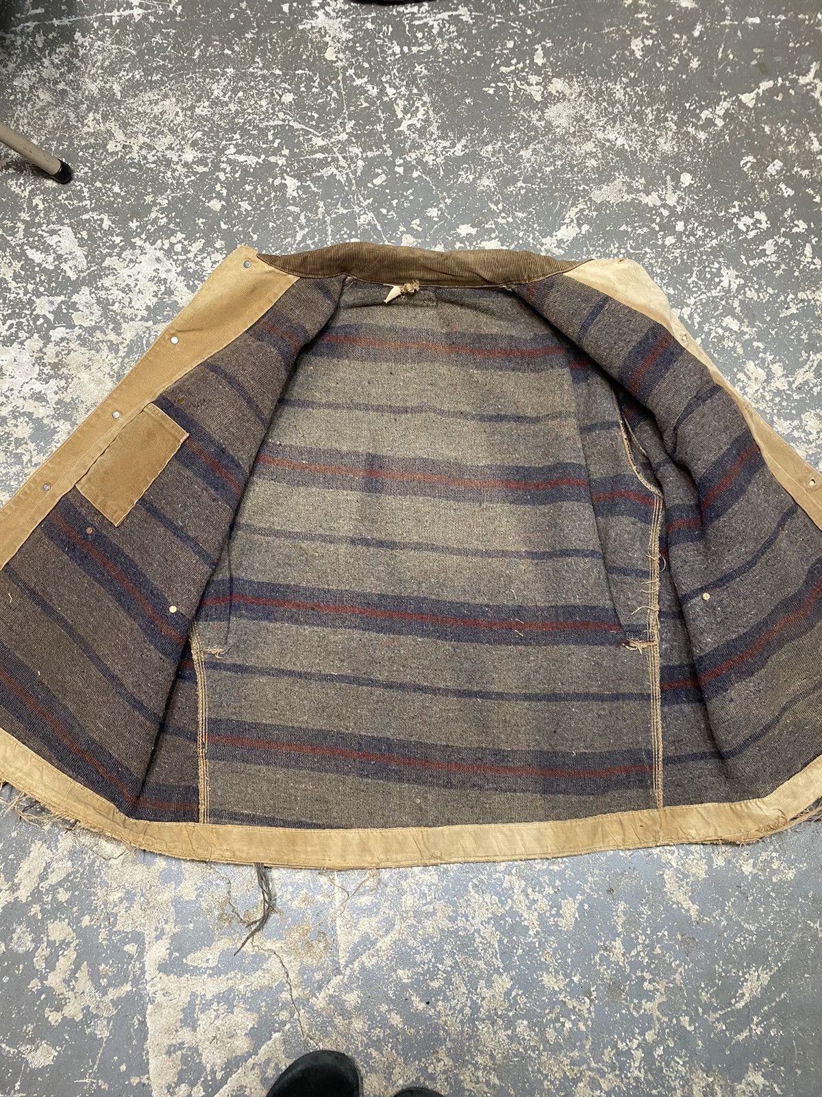 Carhartt × Vintage Vintage Carhartt Troy Blanket Thrashed Tan ChoreJacket 70s Size US XL / EU 56 / 4 - 5 Thumbnail