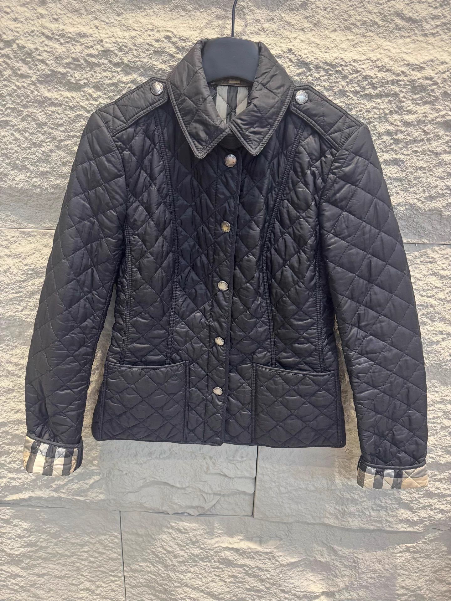 Burberry Burberry Gold Quilted Lightweight British Lapel Women's XS Size XS / US 0-2 / IT 36-38 - 1 Thumbnail